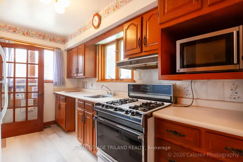 Photo 15 of 227 Ellsworth Avenue, London, East O — HOMEH