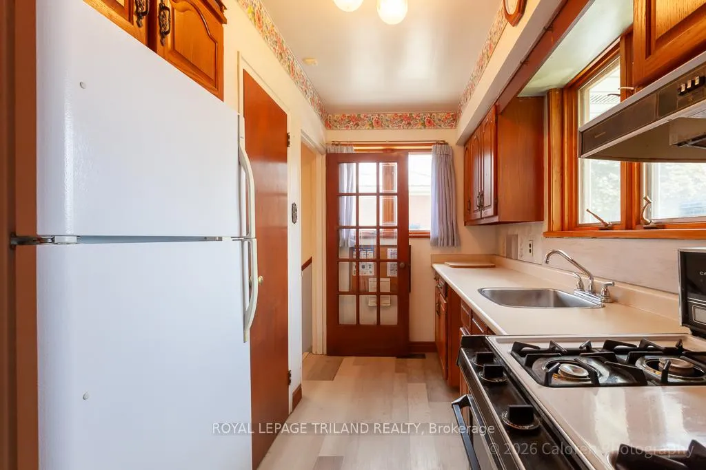 Photo 16 of 227 Ellsworth Avenue, London, East O — HOMEH
