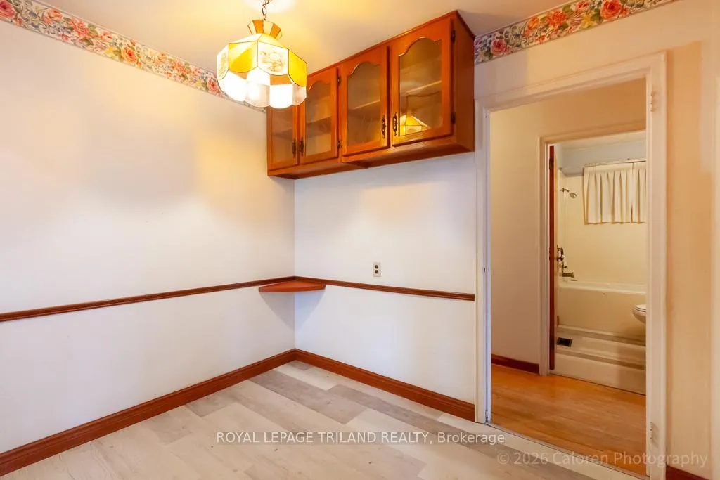Photo 17 of 227 Ellsworth Avenue, London, East O — HOMEH