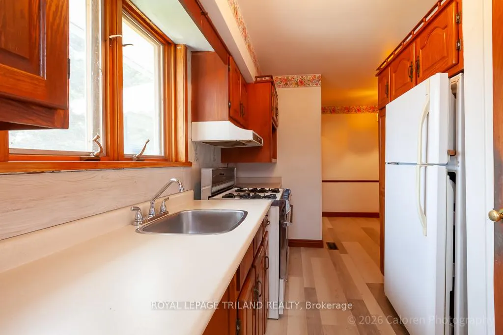 Photo 18 of 227 Ellsworth Avenue, London, East O — HOMEH