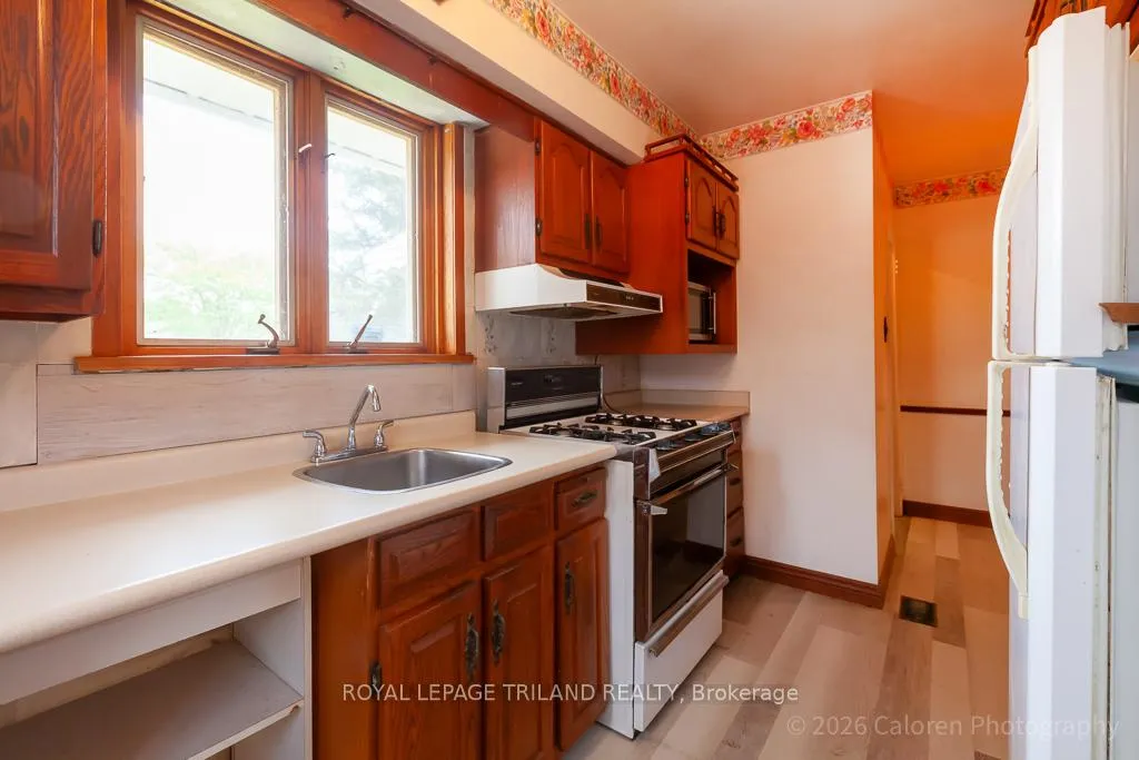 Photo 19 of 227 Ellsworth Avenue, London, East O — HOMEH