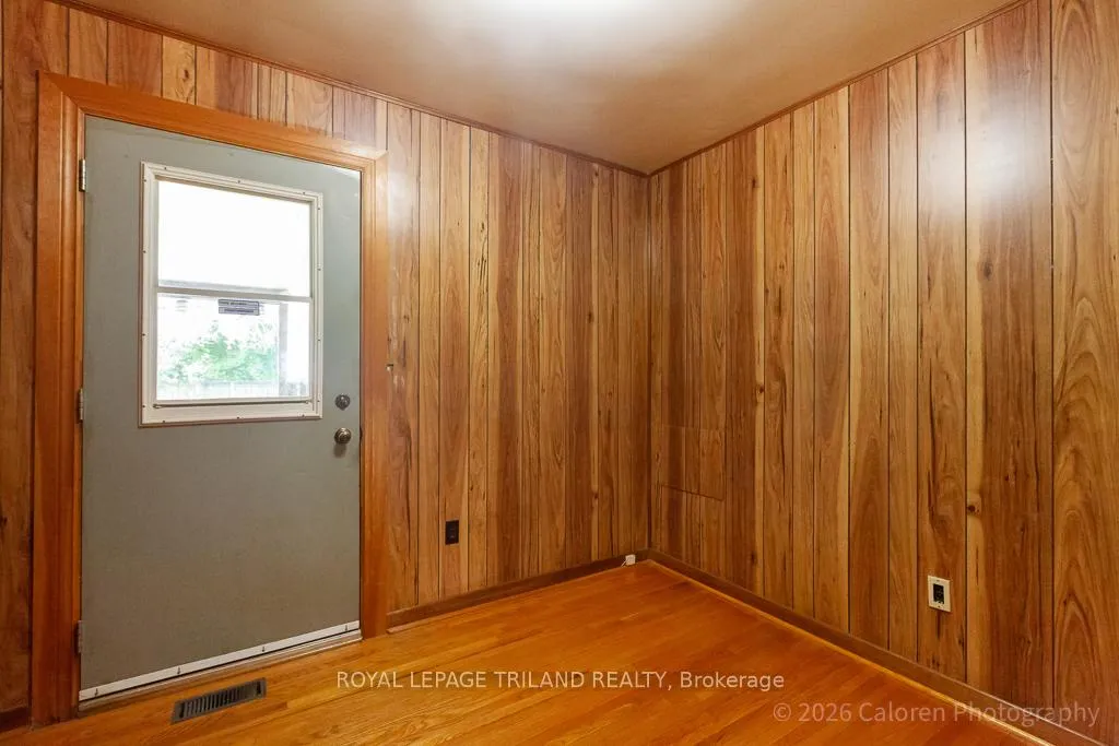Photo 27 of 227 Ellsworth Avenue, London, East O — HOMEH
