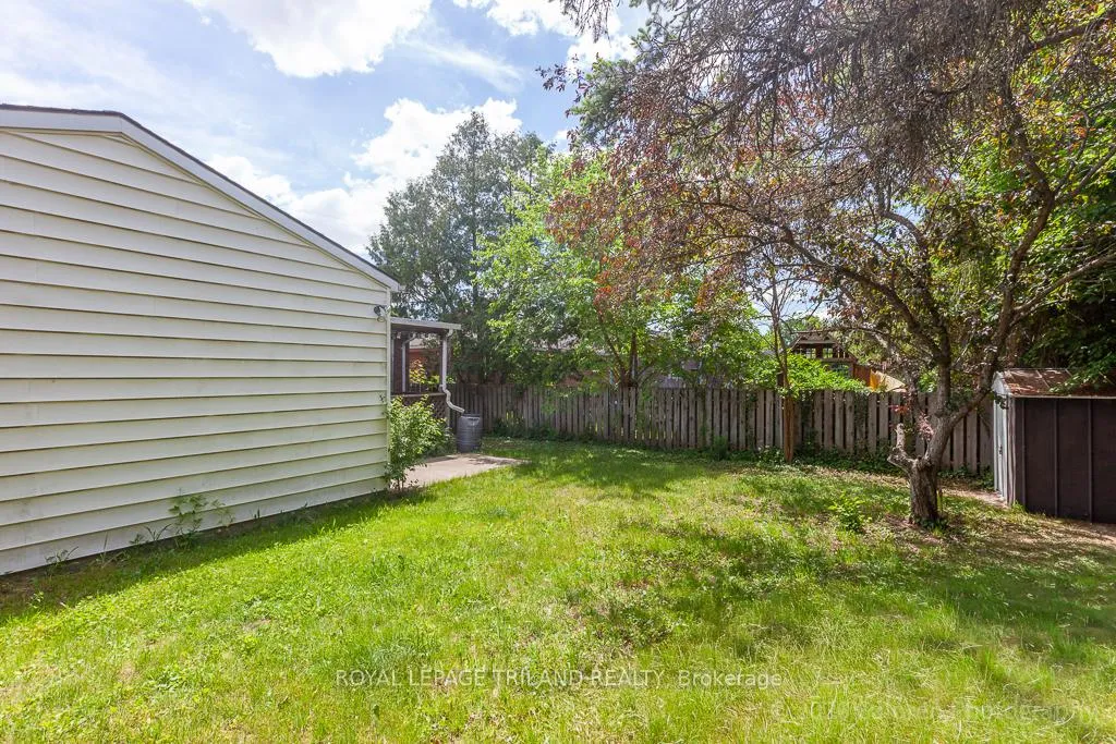Photo 44 of 227 Ellsworth Avenue, London, East O — HOMEH