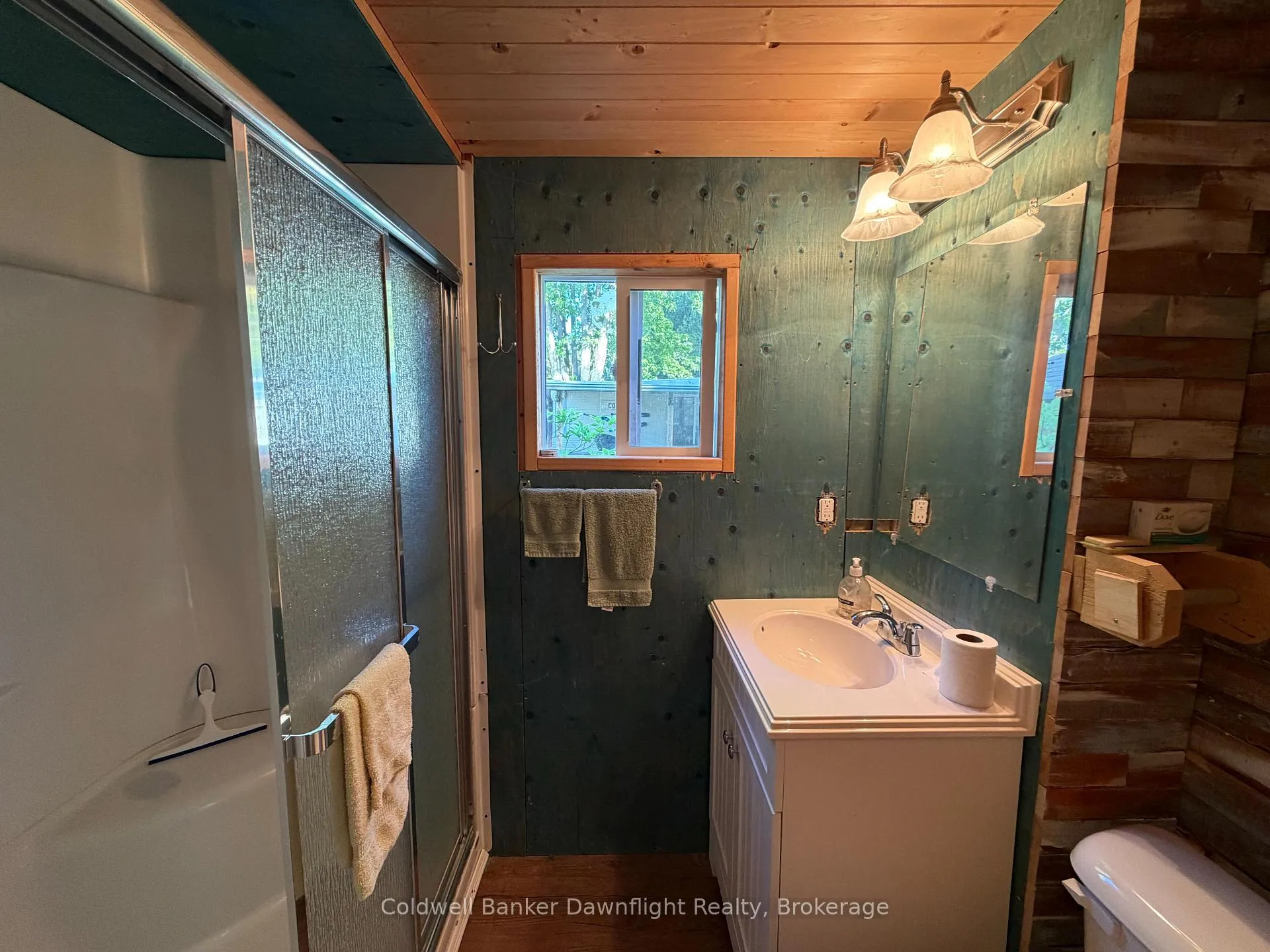 Photo 13 of 33833 Hessenland Lane, Bluewater, Hay — HOMEH