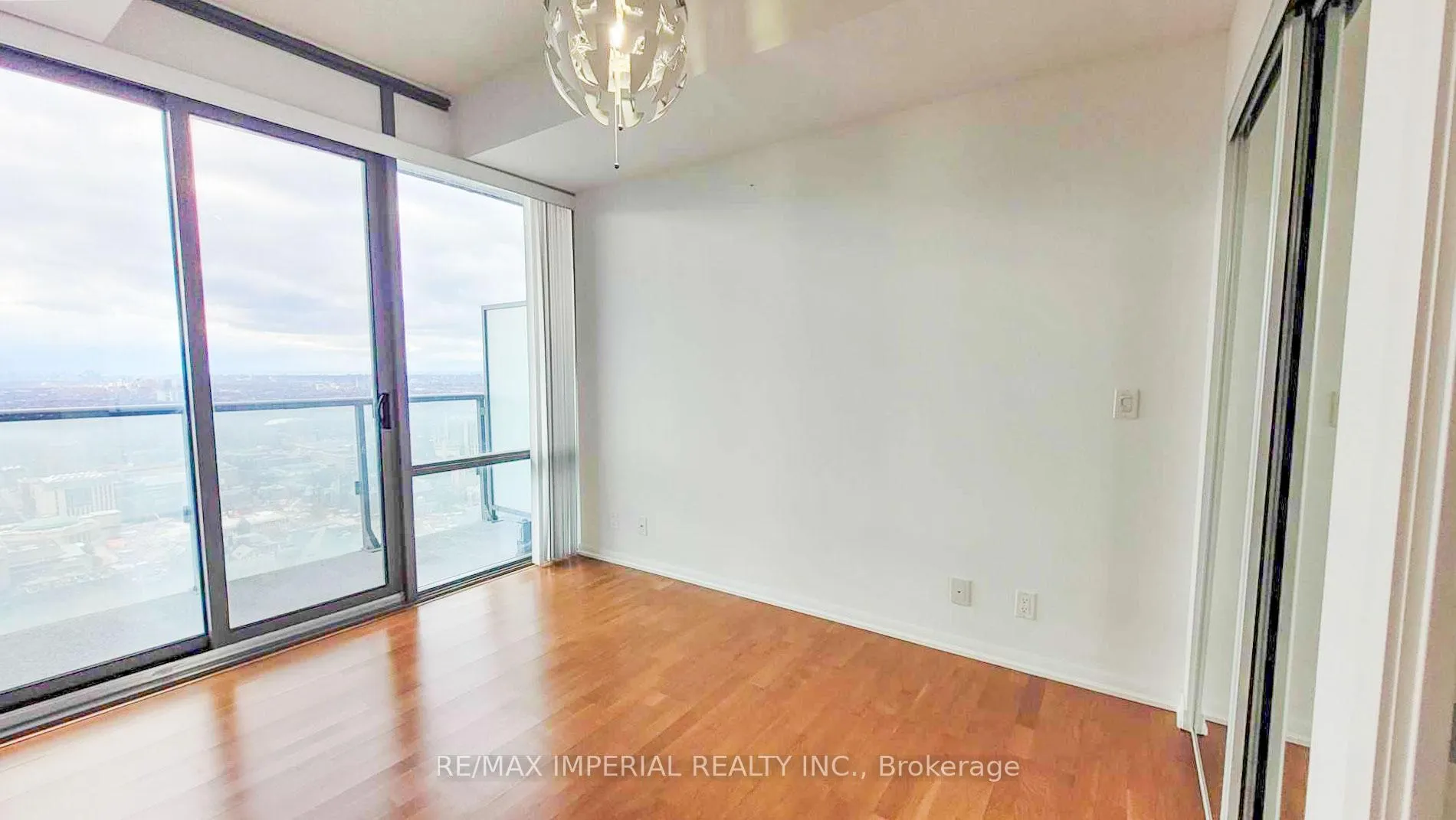 Photo 9 of Unit 4802, 832 Bay Street, Toronto, Bay Street Corridor — HOMEH