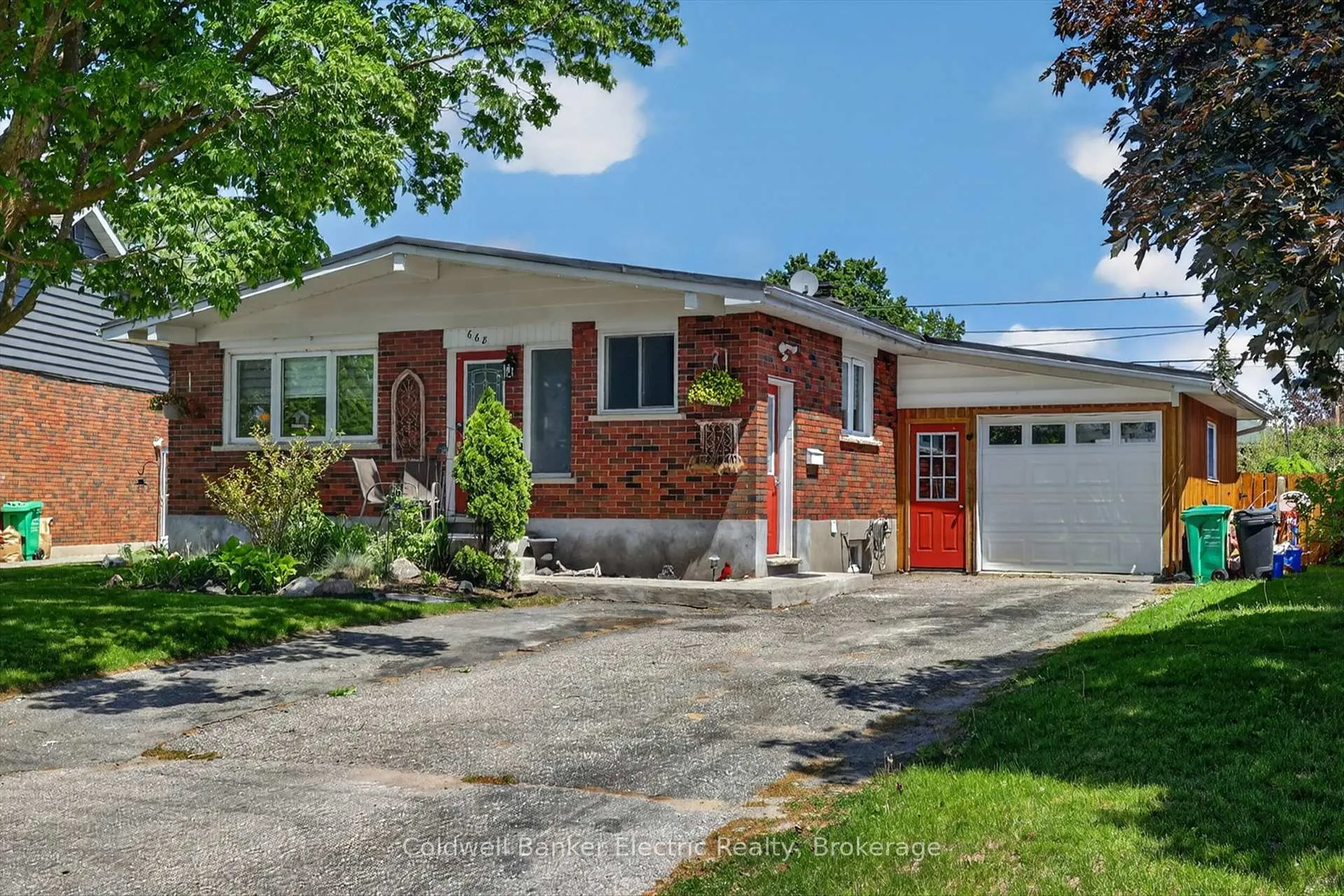 Photo 2 of 668 Barbara Crescent, Peterborough, Otonabee Ward 1 — HOMEH