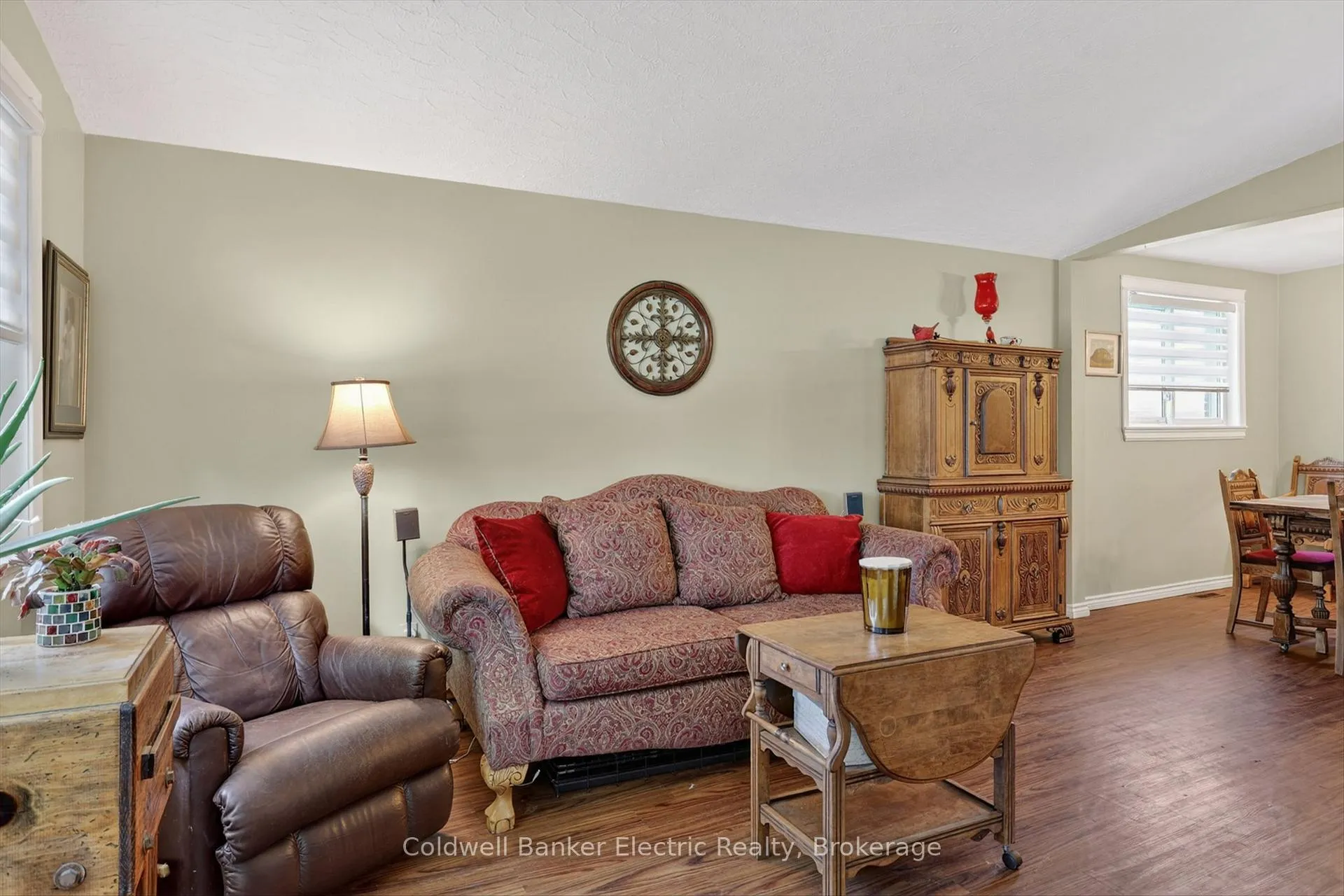 Photo 10 of 668 Barbara Crescent, Peterborough, Otonabee Ward 1 — HOMEH