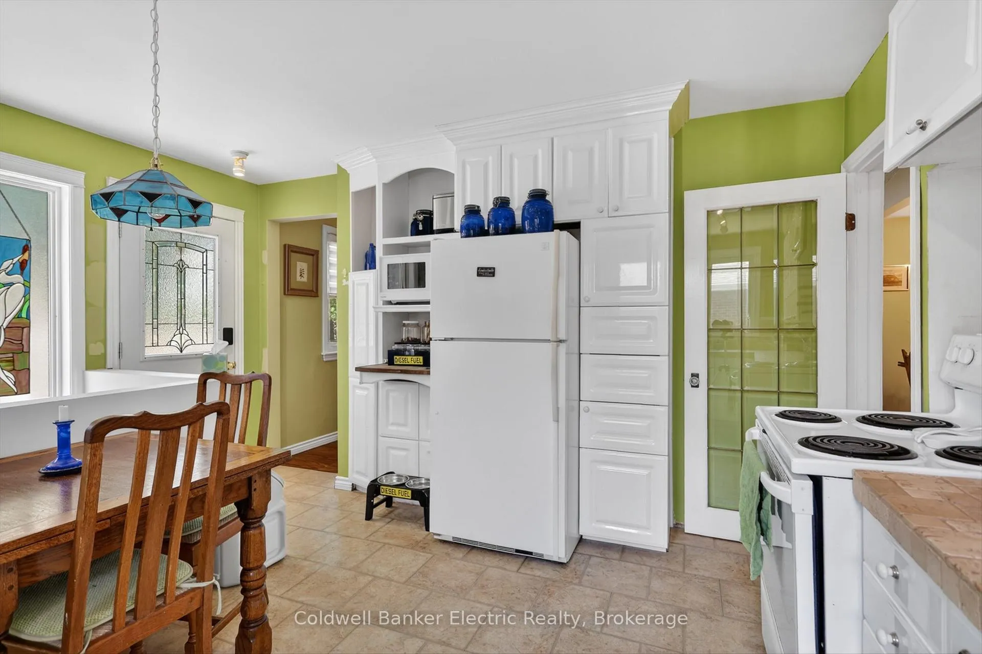 Photo 16 of 668 Barbara Crescent, Peterborough, Otonabee Ward 1 — HOMEH