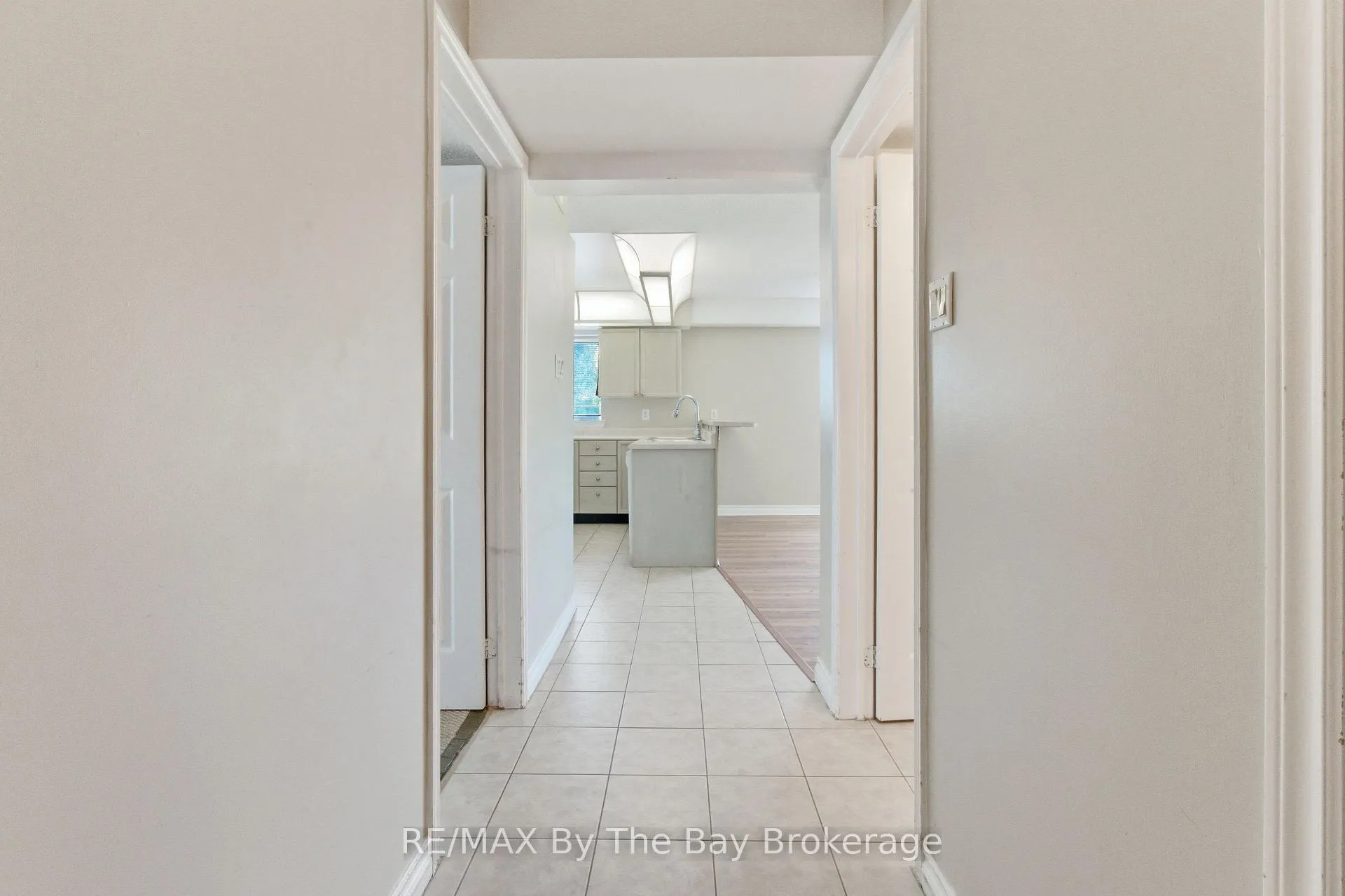 Photo 4 of Unit 1, 10 Mulligan Lane, Wasaga Beach — HOMEH