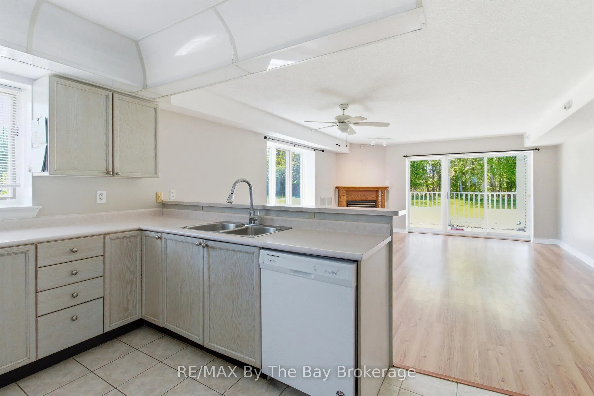 Photo 5 of Unit 1, 10 Mulligan Lane, Wasaga Beach — HOMEH