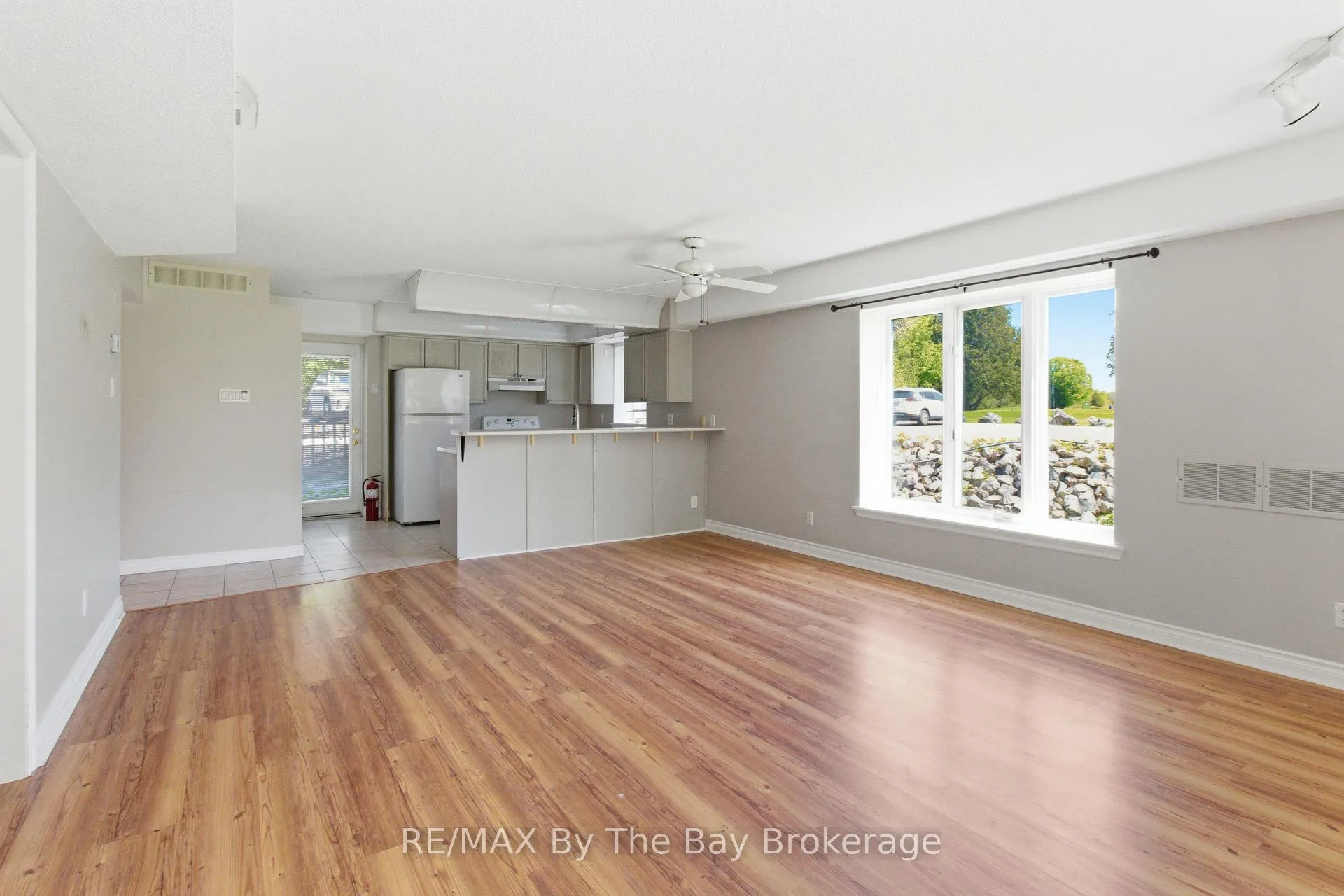Photo 8 of Unit 1, 10 Mulligan Lane, Wasaga Beach — HOMEH
