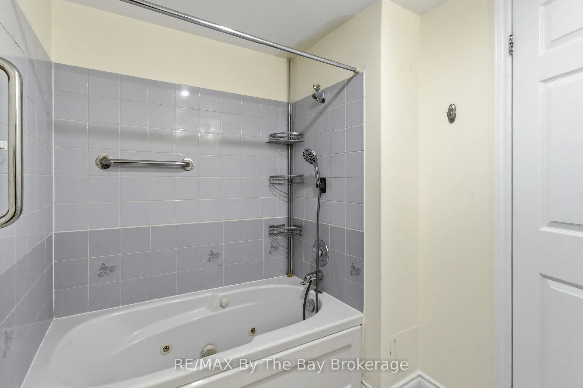 Photo 18 of Unit 1, 10 Mulligan Lane, Wasaga Beach — HOMEH