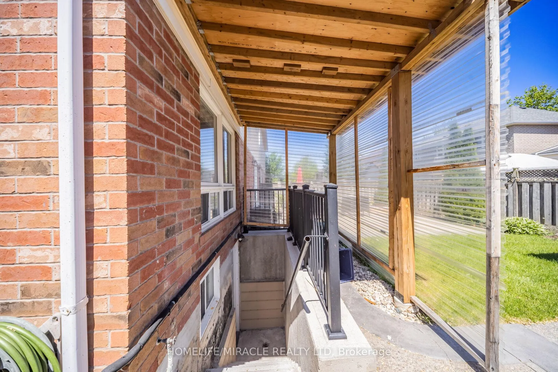 Photo 46 of 3 White Road, Brampton, Fletcher's Meadow — HOMEH
