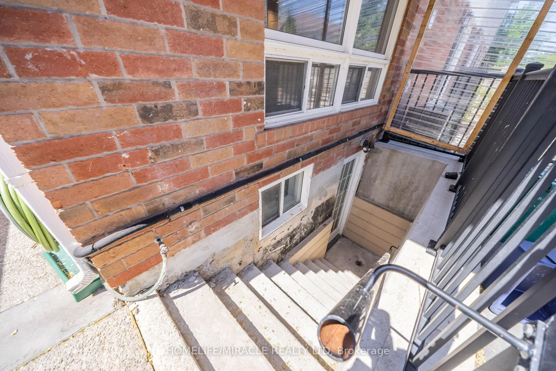 Photo 47 of 3 White Road, Brampton, Fletcher's Meadow — HOMEH