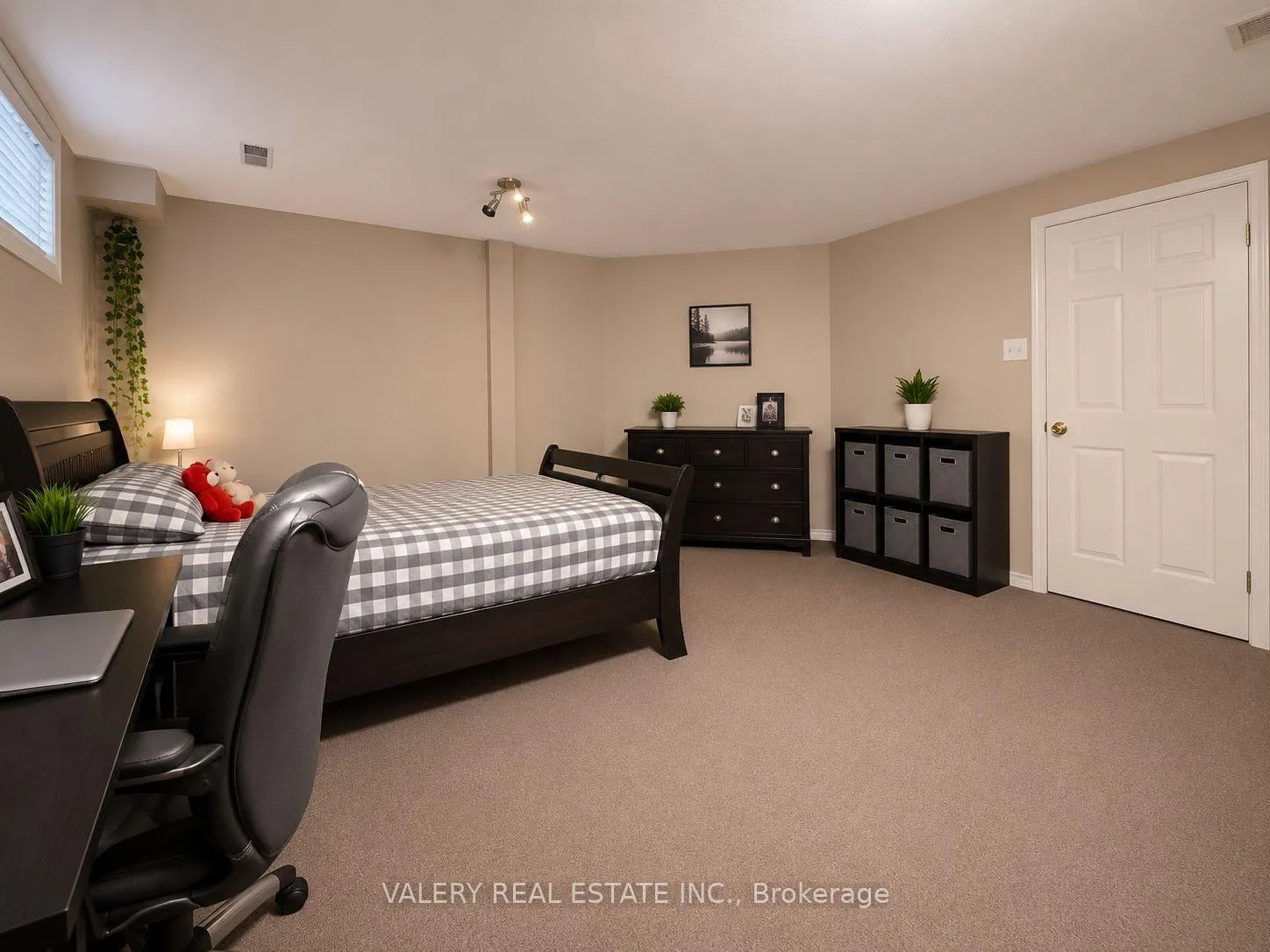 Photo 12 of Unit 10, 1138 Kipps Lane, London, East A — HOMEH