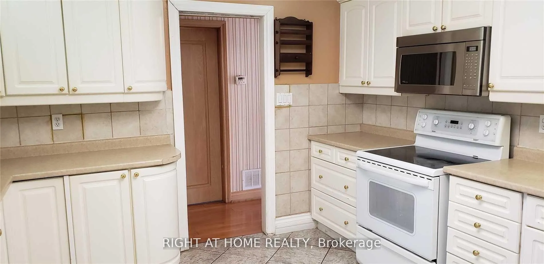 Photo 5 of 128 Woodward Avenue, Markham, Grandview — HOMEH