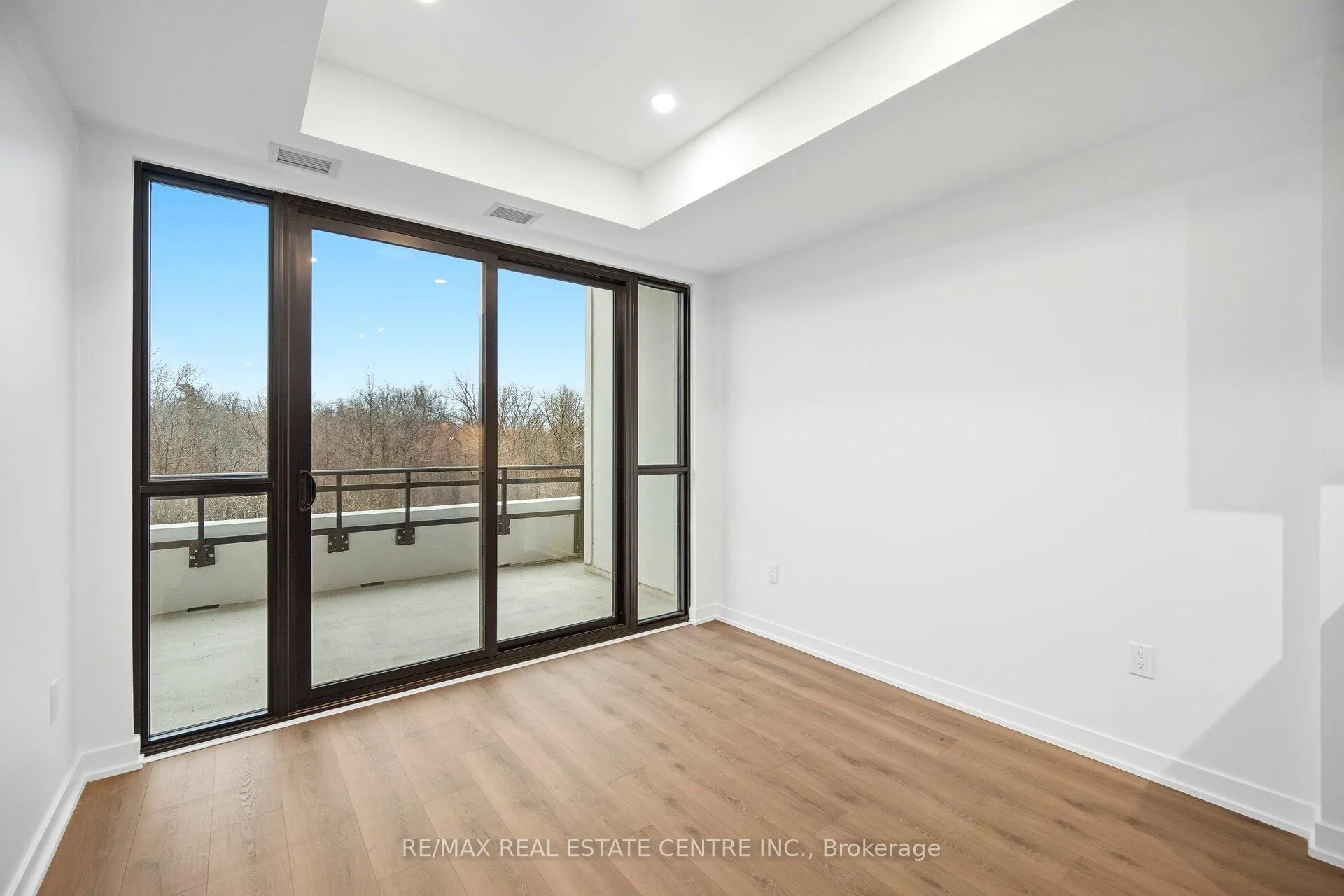 Photo 17 of Unit 401, 750 Whitlock Avenue, Milton, Cobban — HOMEH
