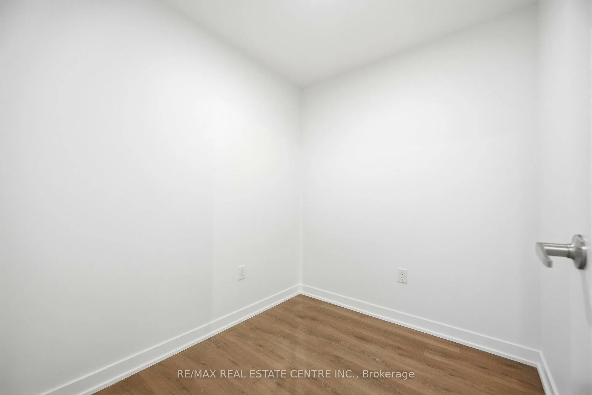 Photo 23 of Unit 401, 750 Whitlock Avenue, Milton, Cobban — HOMEH
