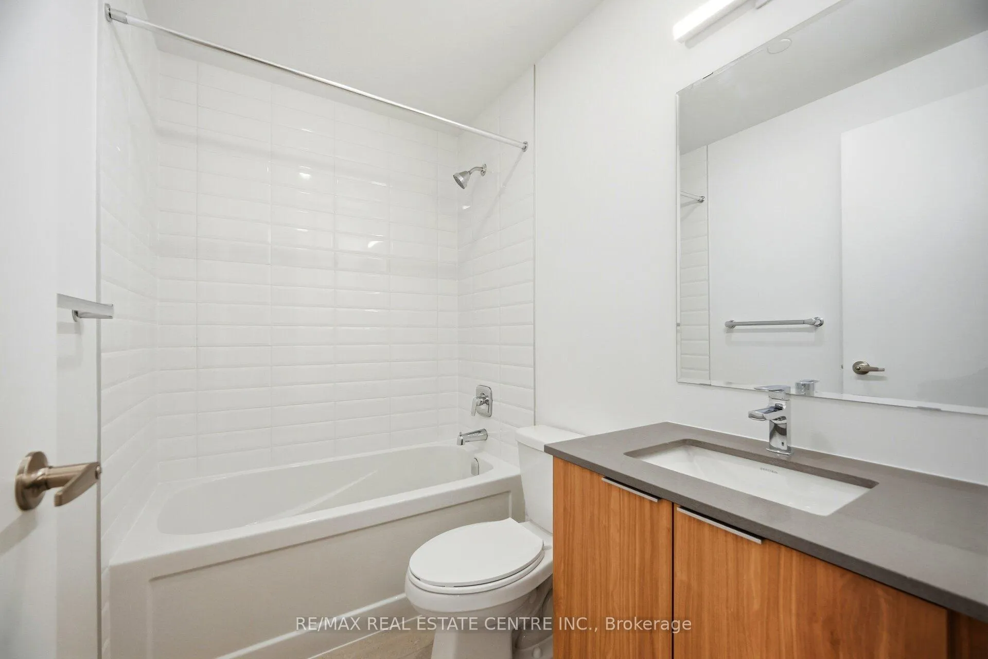 Photo 25 of Unit 401, 750 Whitlock Avenue, Milton, Cobban — HOMEH