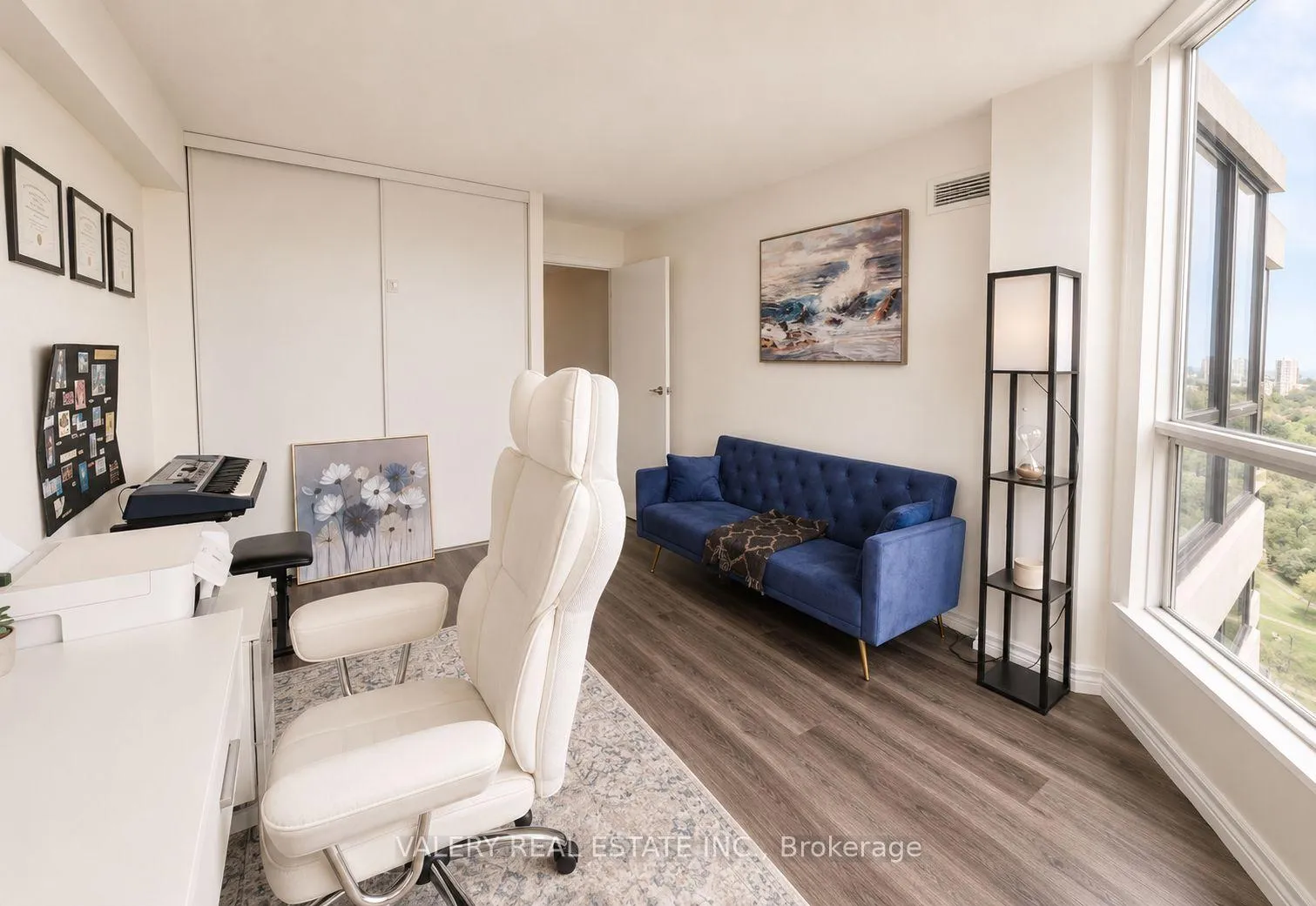Photo 4 of Unit 1415, 5 Rowntree Rd, Etobicoke, Mount Olive-Silverstone-Jamestown — HOMEH