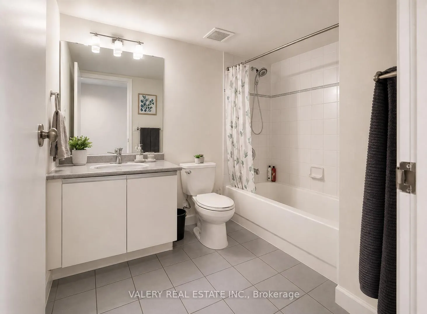 Photo 5 of Unit 1415, 5 Rowntree Rd, Etobicoke, Mount Olive-Silverstone-Jamestown — HOMEH
