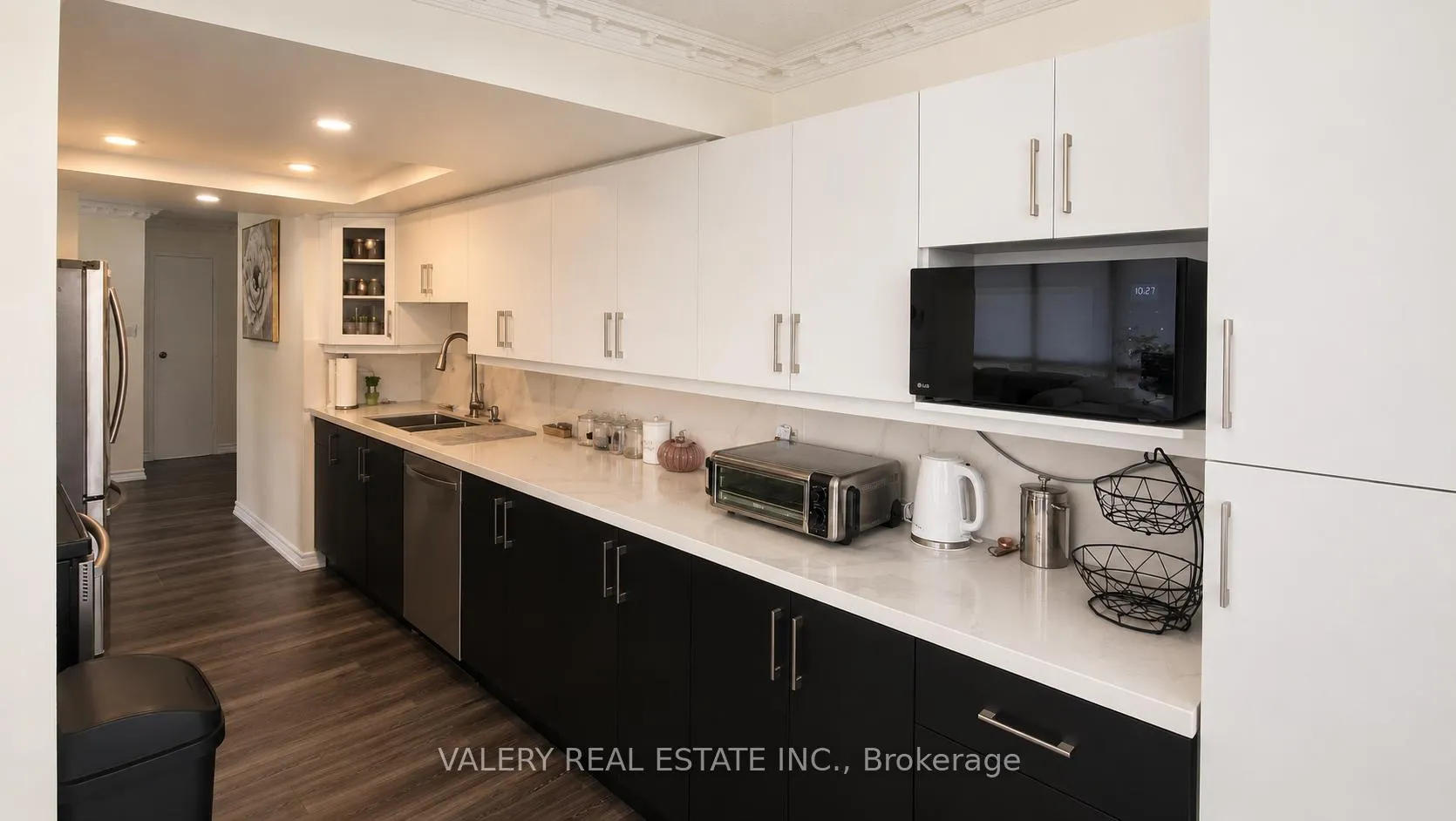 Photo 6 of Unit 1415, 5 Rowntree Rd, Etobicoke, Mount Olive-Silverstone-Jamestown — HOMEH