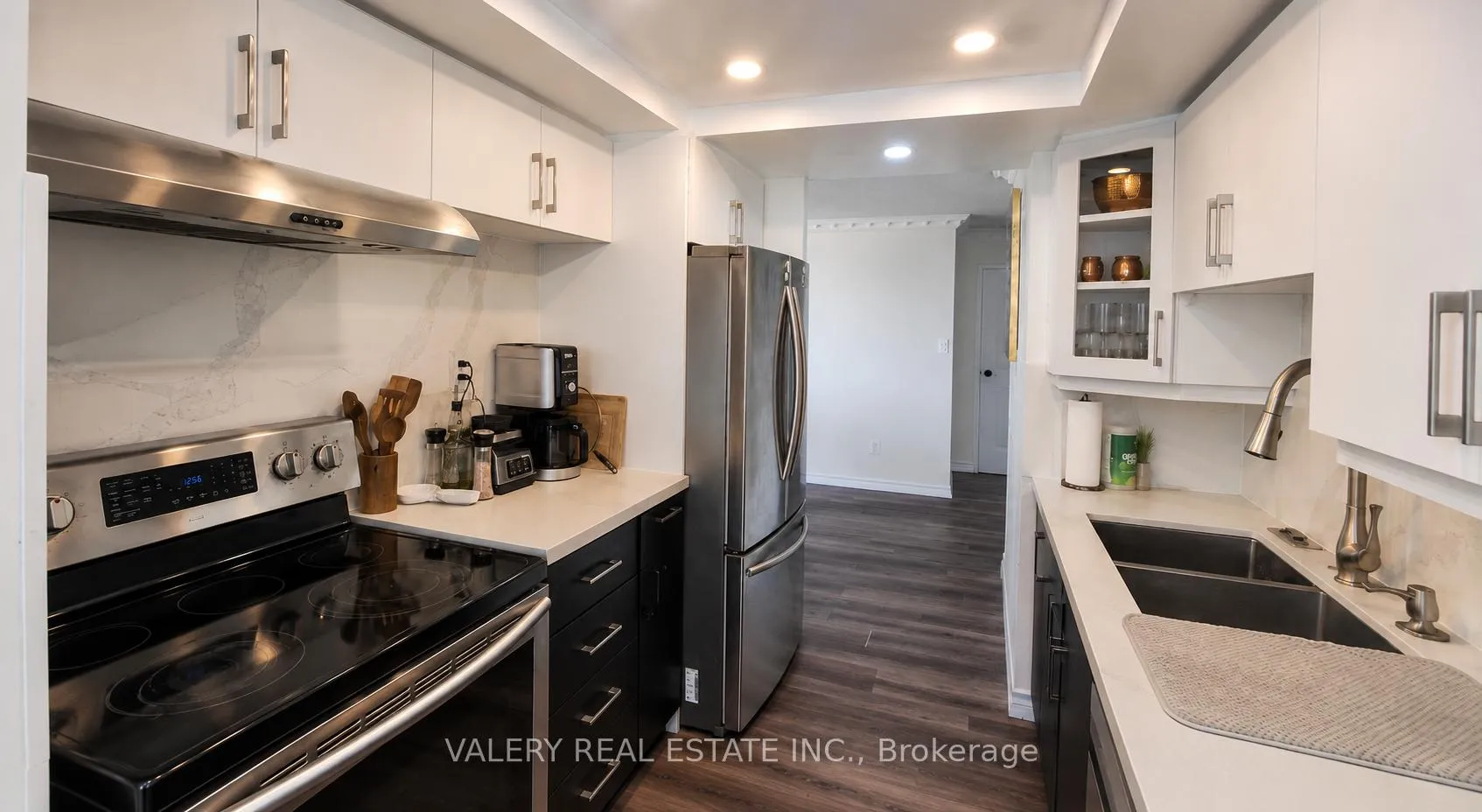 Photo 7 of Unit 1415, 5 Rowntree Rd, Etobicoke, Mount Olive-Silverstone-Jamestown — HOMEH