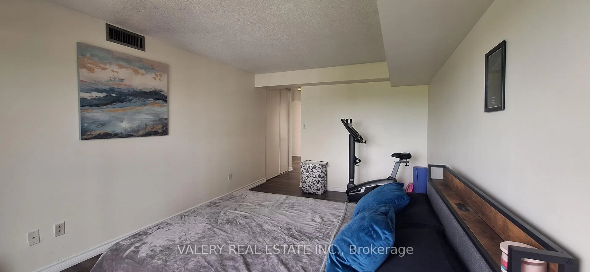 Photo 18 of Unit 1415, 5 Rowntree Rd, Etobicoke, Mount Olive-Silverstone-Jamestown — HOMEH