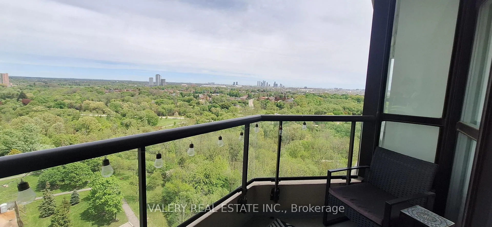 Photo 19 of Unit 1415, 5 Rowntree Rd, Etobicoke, Mount Olive-Silverstone-Jamestown — HOMEH