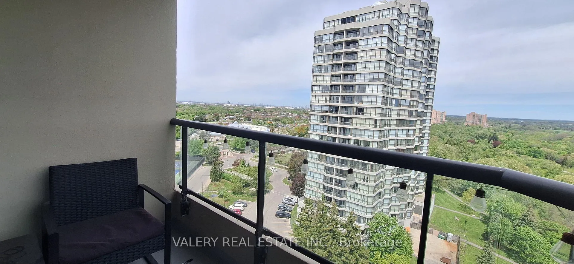 Photo 20 of Unit 1415, 5 Rowntree Rd, Etobicoke, Mount Olive-Silverstone-Jamestown — HOMEH