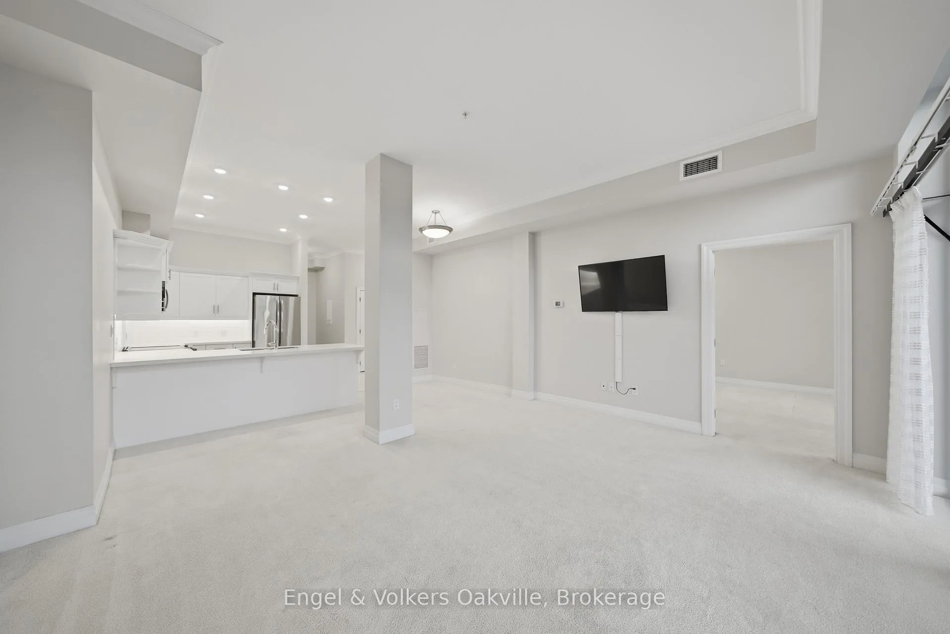 Photo 14 of Unit 101, 3290 New Street, Burlington, Roseland — HOMEH