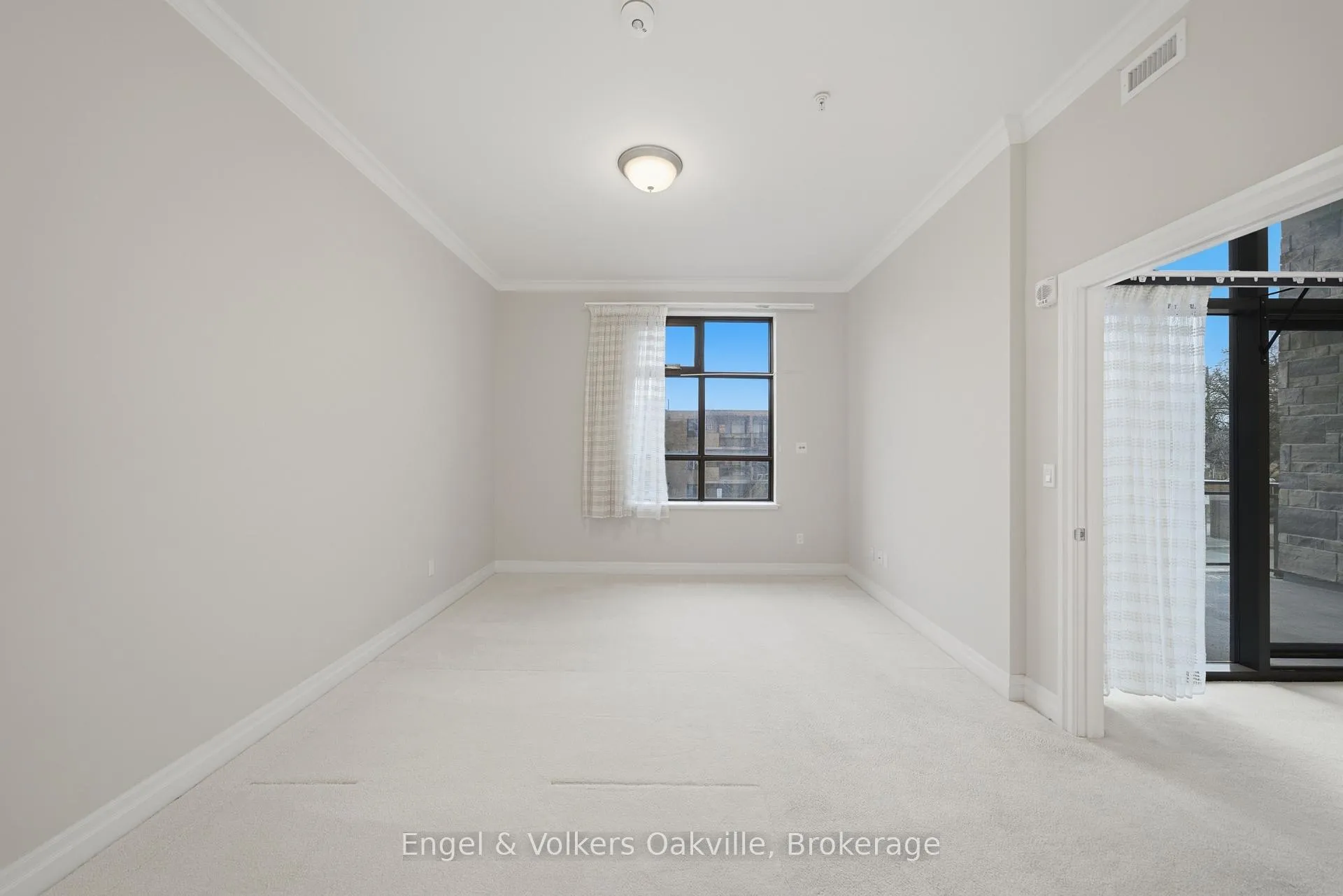 Photo 17 of Unit 101, 3290 New Street, Burlington, Roseland — HOMEH