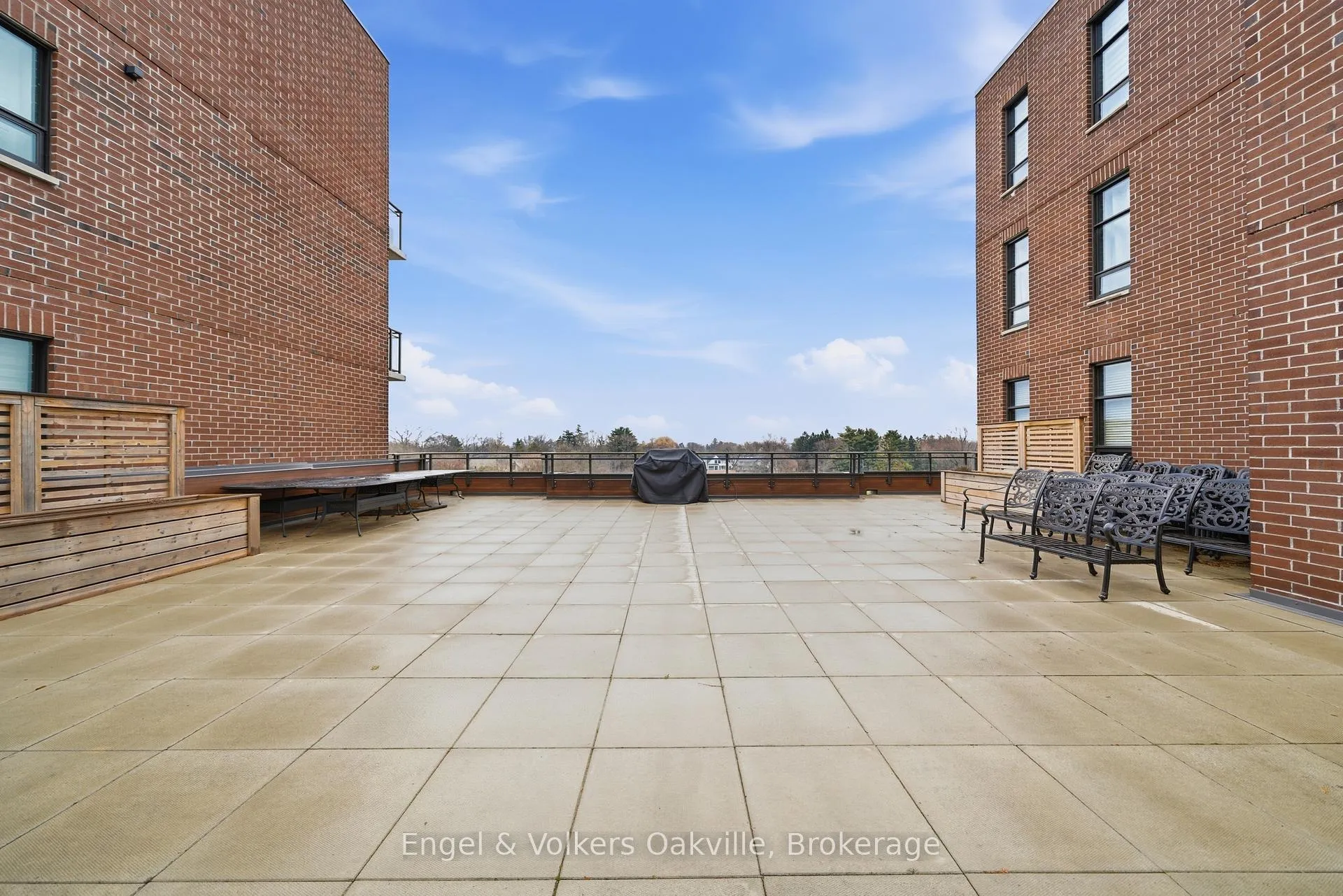 Photo 30 of Unit 101, 3290 New Street, Burlington, Roseland — HOMEH