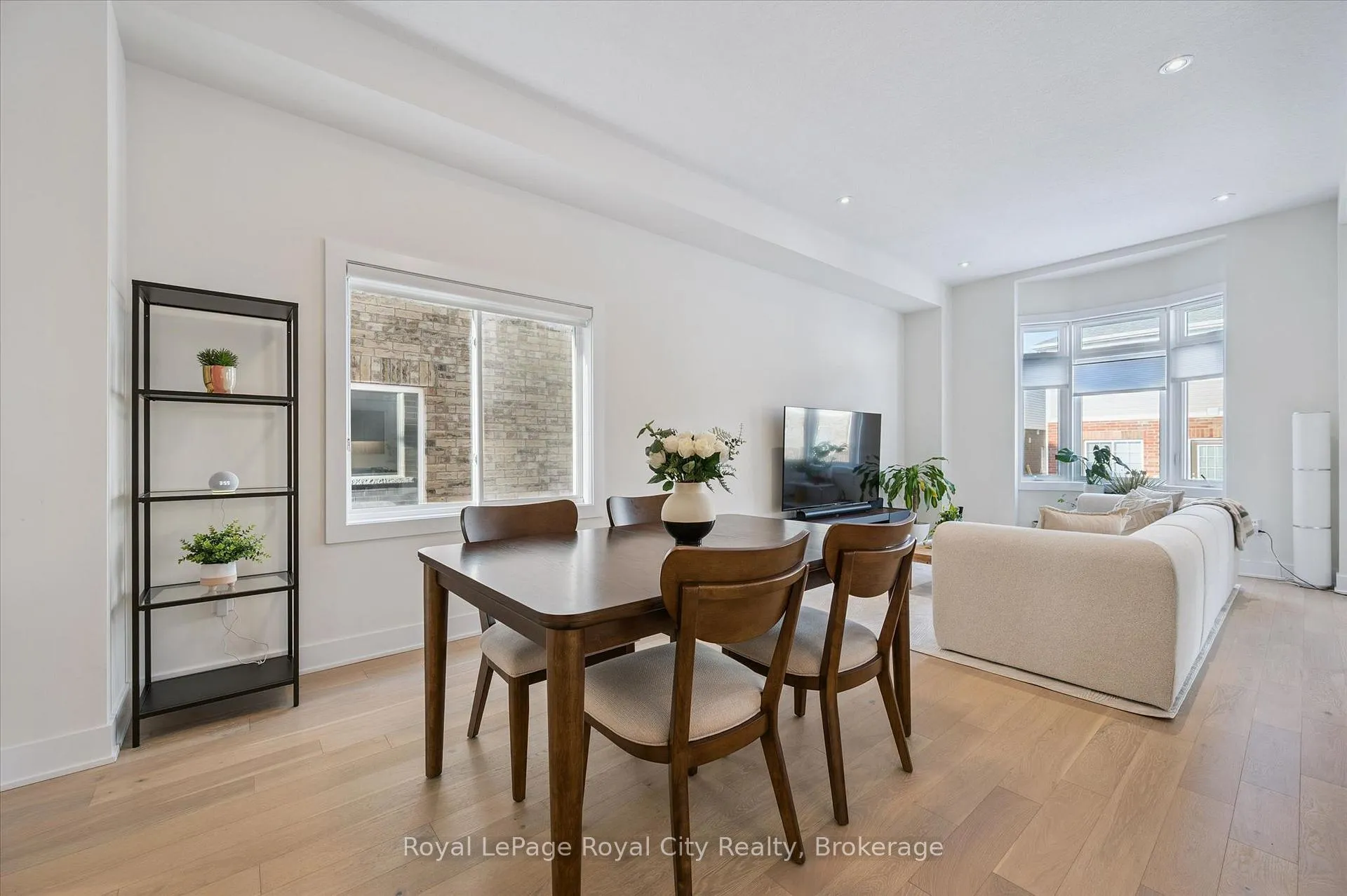 Photo 8 of 32 Hutchison Road, Guelph, Kortright East — HOMEH