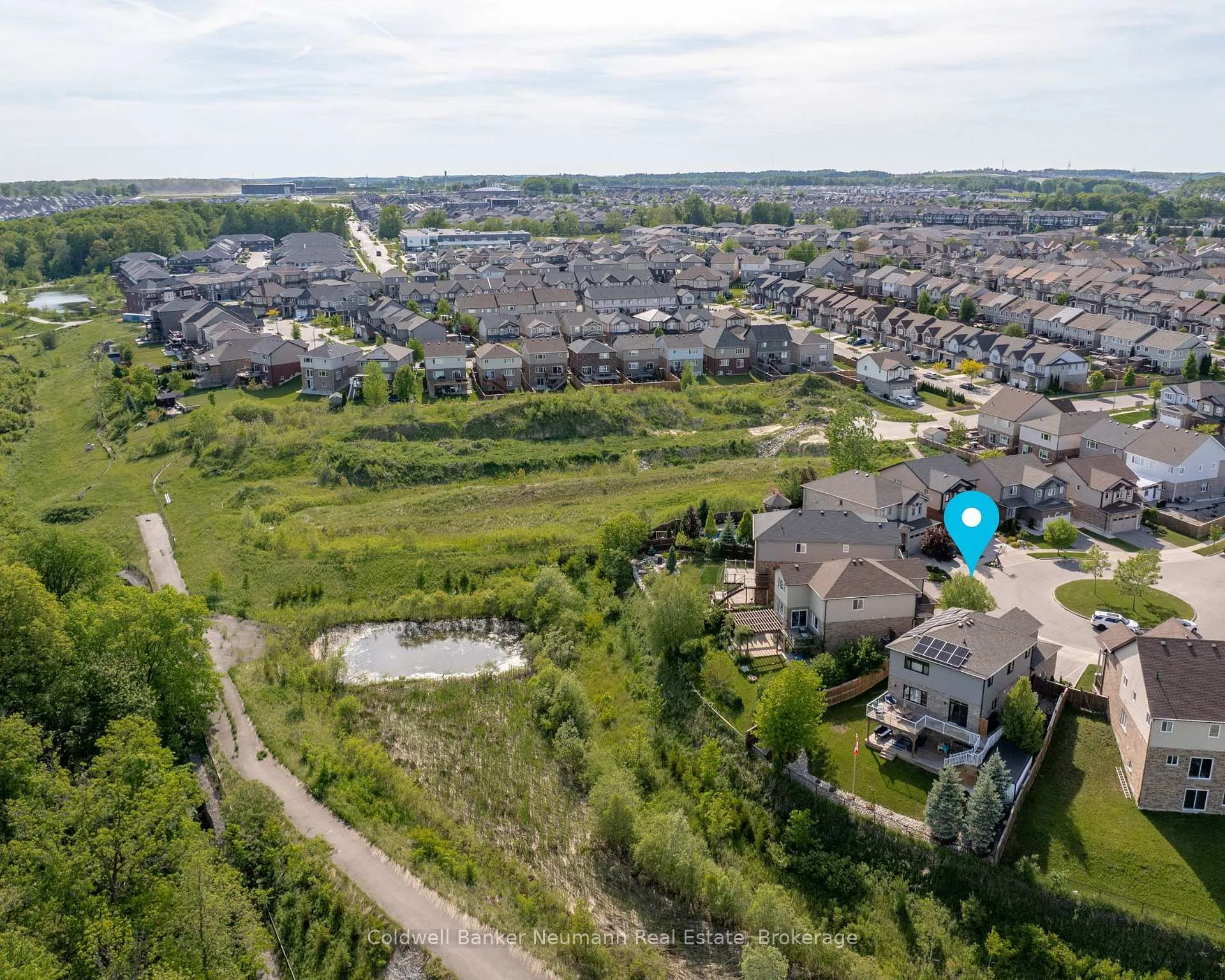 Photo 2 of 48 Newcastle Court, Kitchener — HOMEH