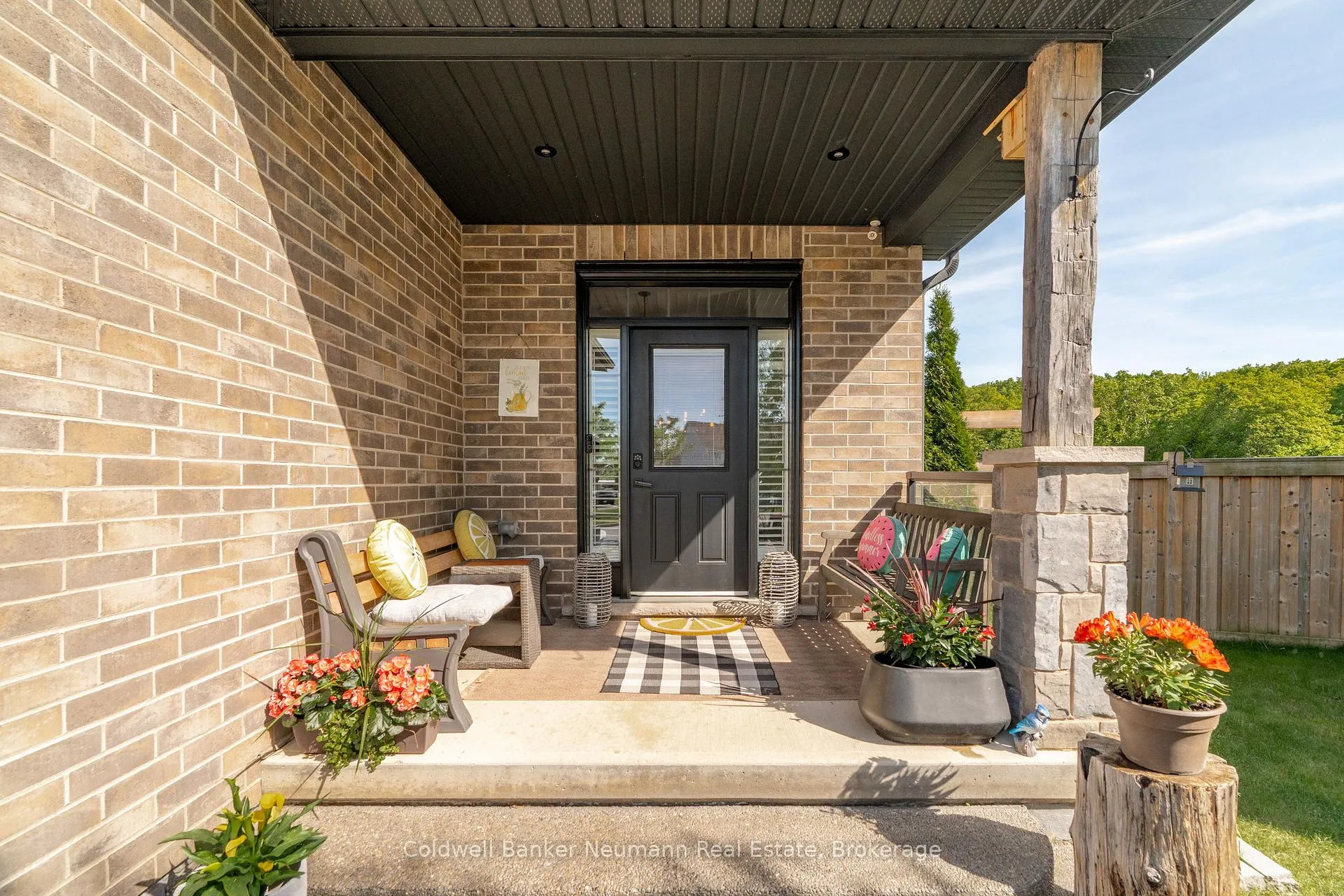 Photo 4 of 48 Newcastle Court, Kitchener — HOMEH