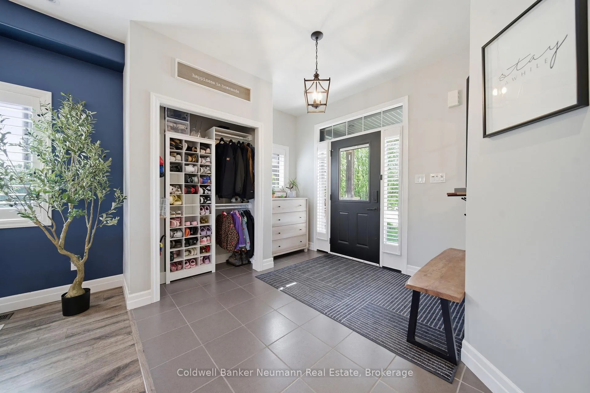 Photo 5 of 48 Newcastle Court, Kitchener — HOMEH