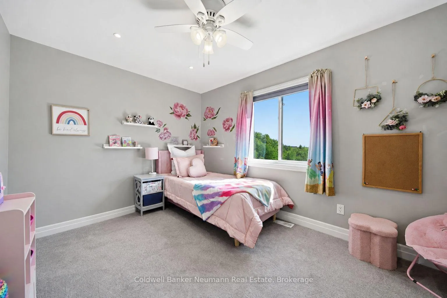 Photo 17 of 48 Newcastle Court, Kitchener — HOMEH