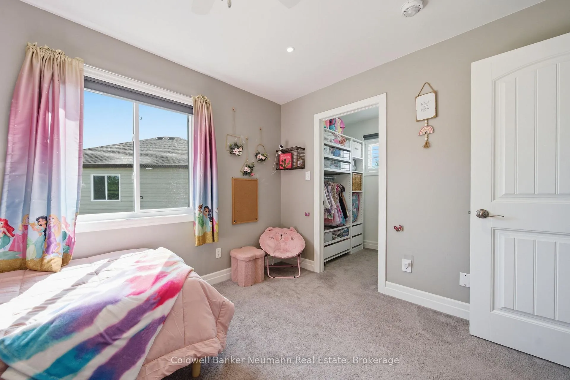 Photo 18 of 48 Newcastle Court, Kitchener — HOMEH