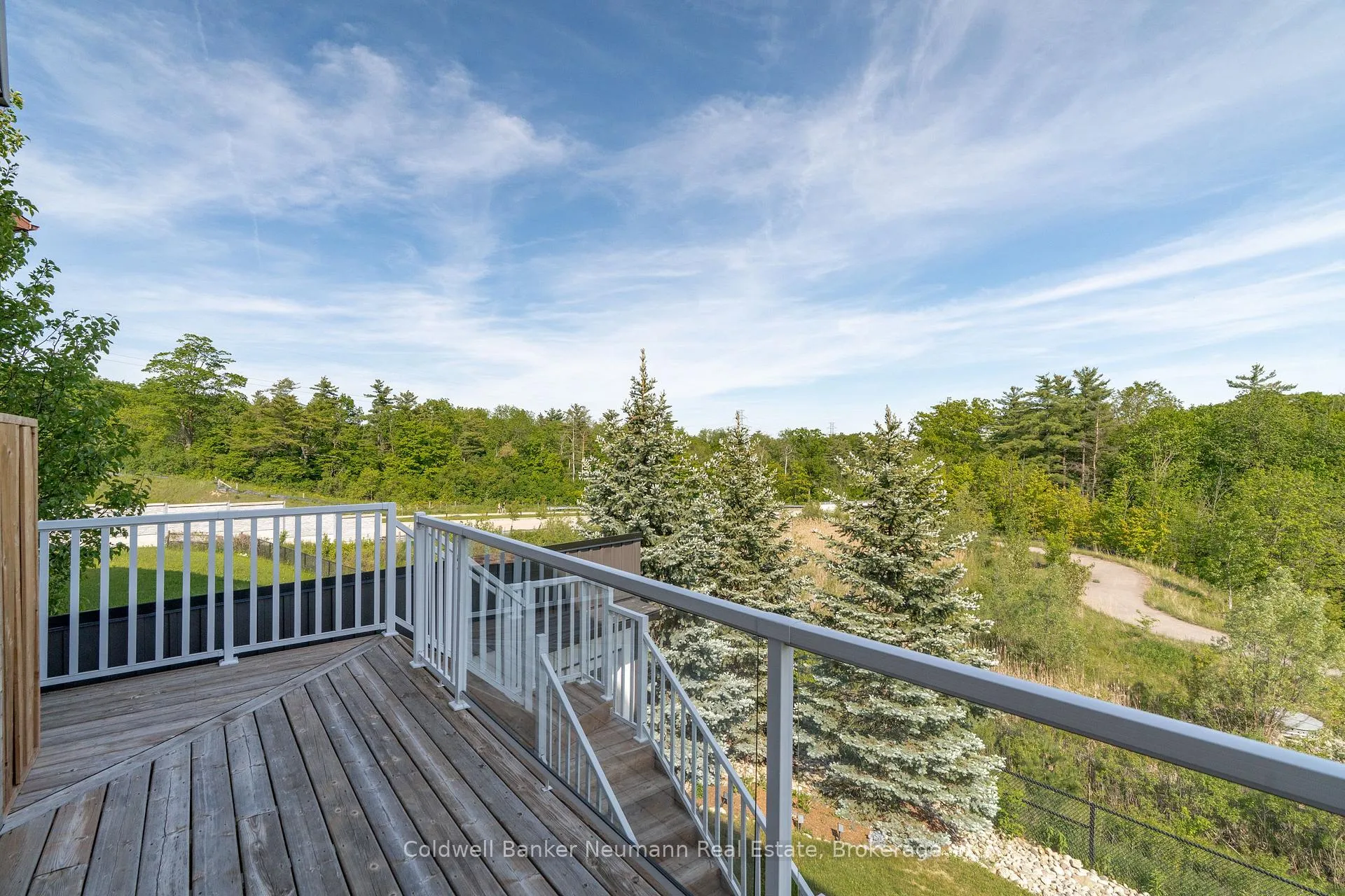 Photo 36 of 48 Newcastle Court, Kitchener — HOMEH