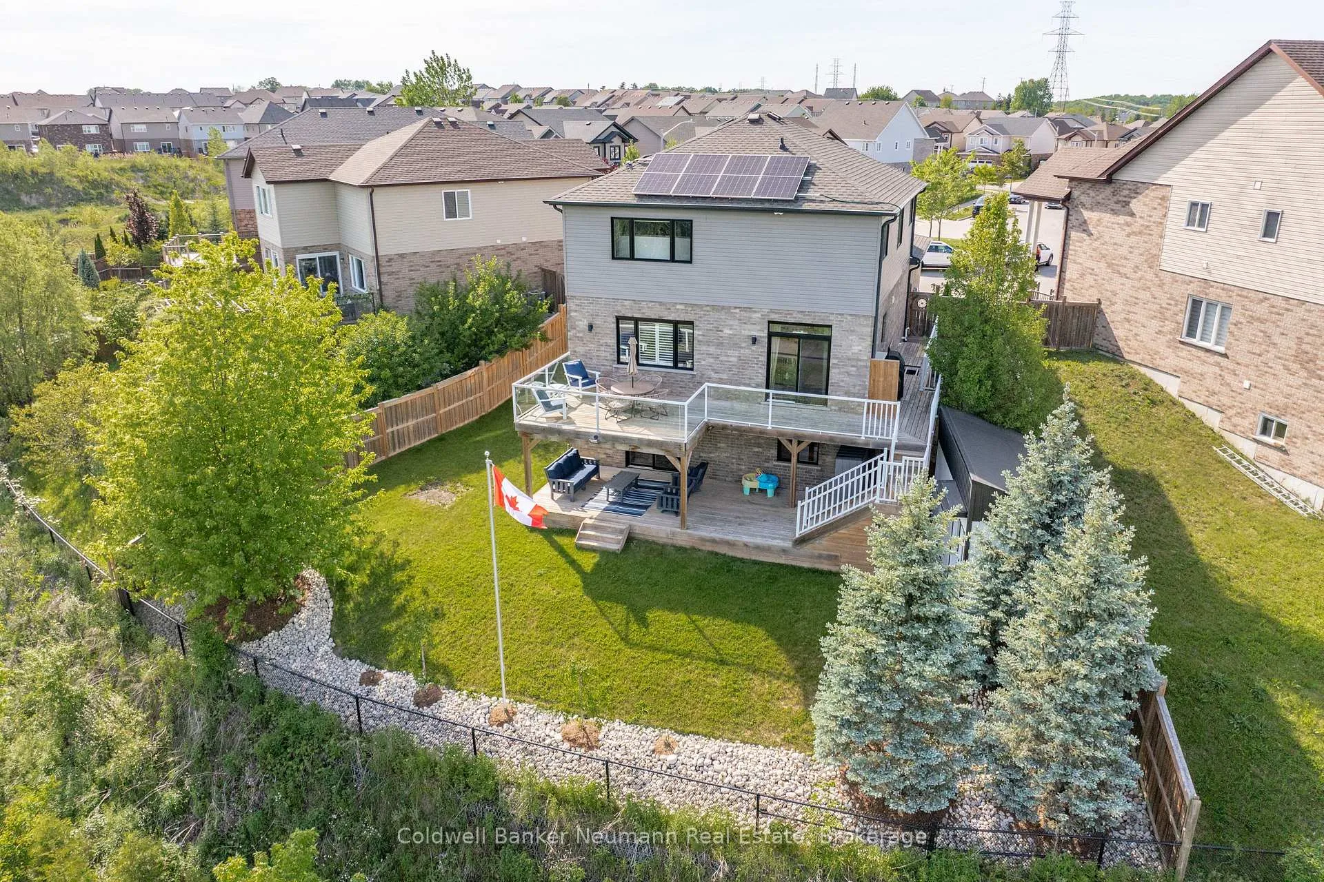 Photo 42 of 48 Newcastle Court, Kitchener — HOMEH
