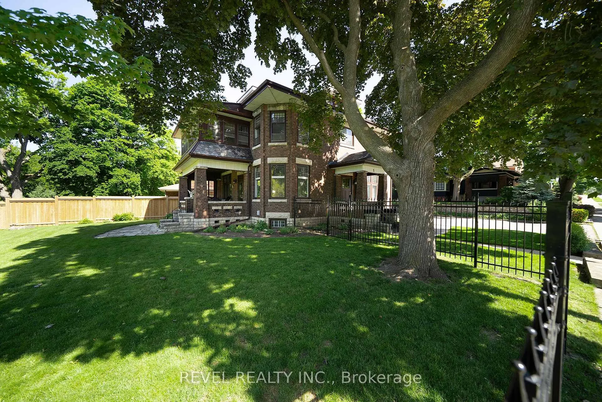 Photo 4 of 8 Abigail Avenue, Brantford — HOMEH