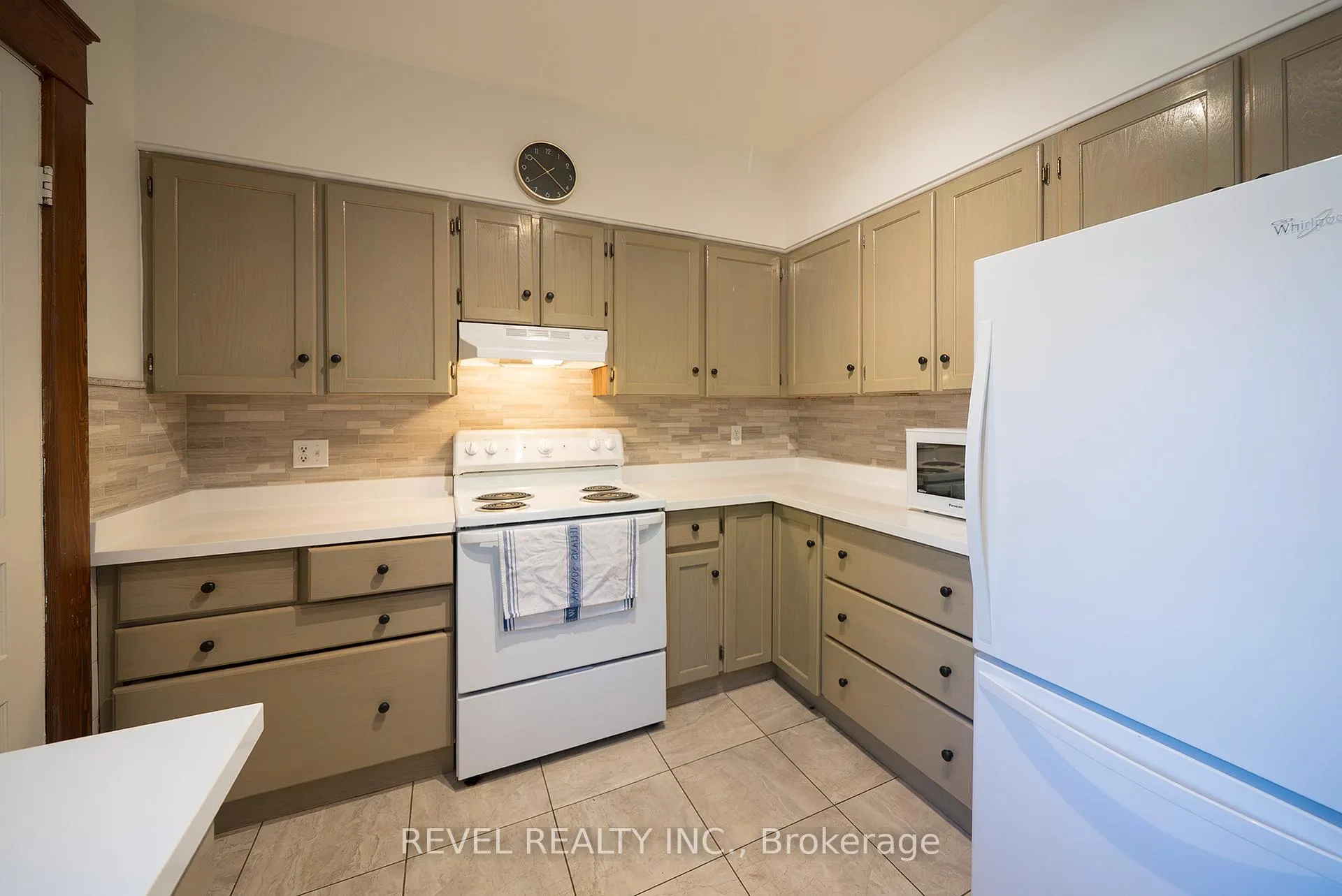 Photo 16 of 8 Abigail Avenue, Brantford — HOMEH
