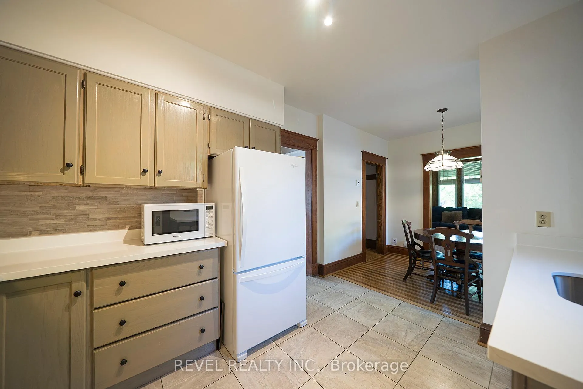 Photo 18 of 8 Abigail Avenue, Brantford — HOMEH