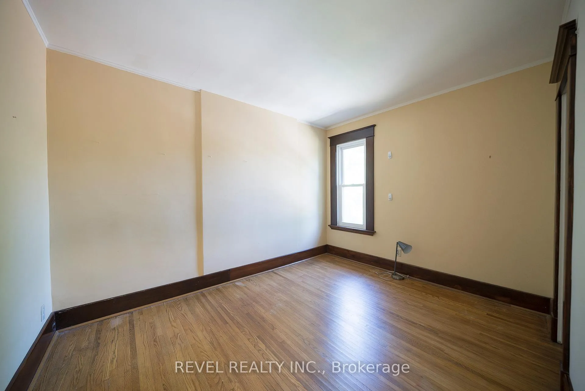 Photo 31 of 8 Abigail Avenue, Brantford — HOMEH