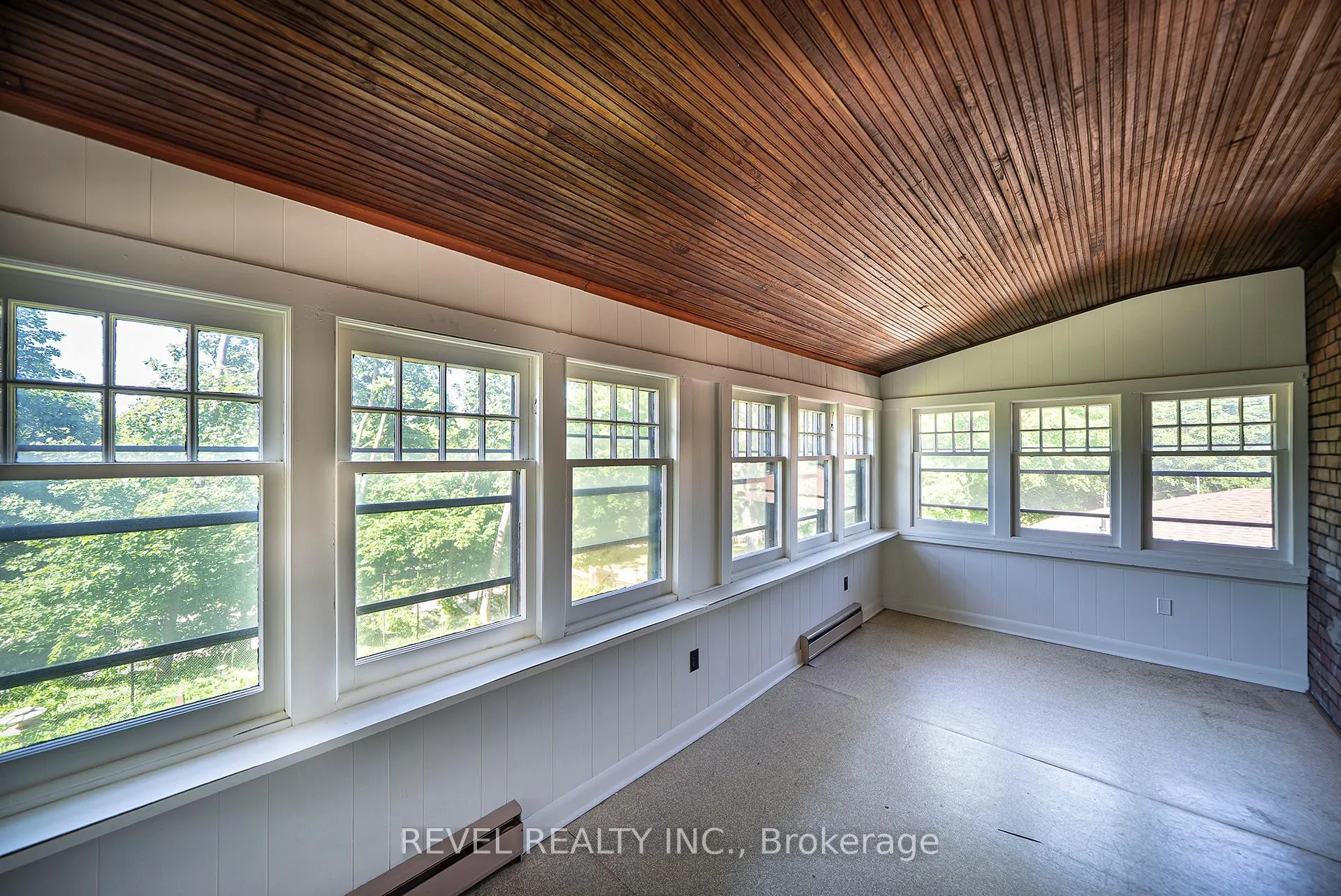 Photo 33 of 8 Abigail Avenue, Brantford — HOMEH