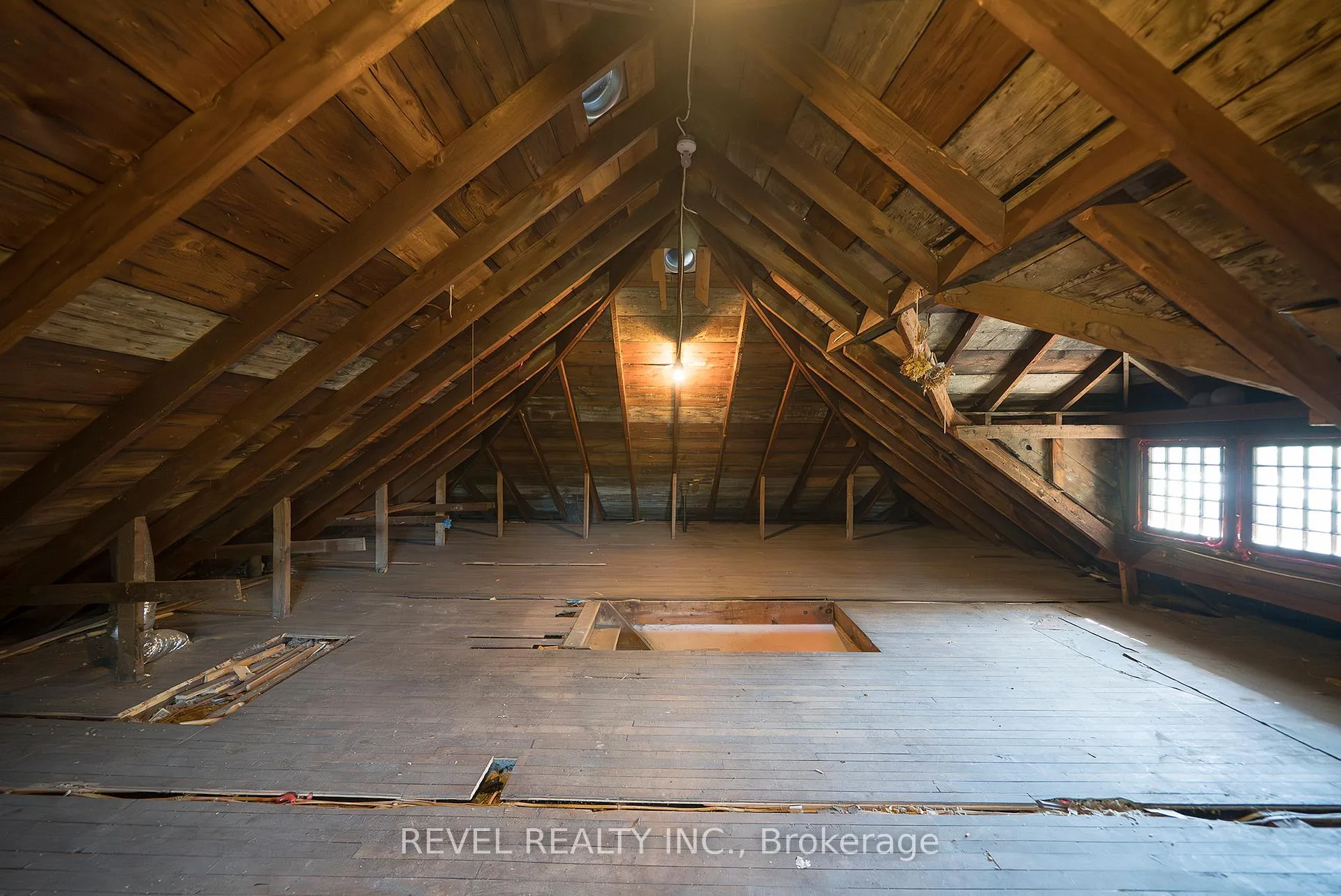 Photo 36 of 8 Abigail Avenue, Brantford — HOMEH