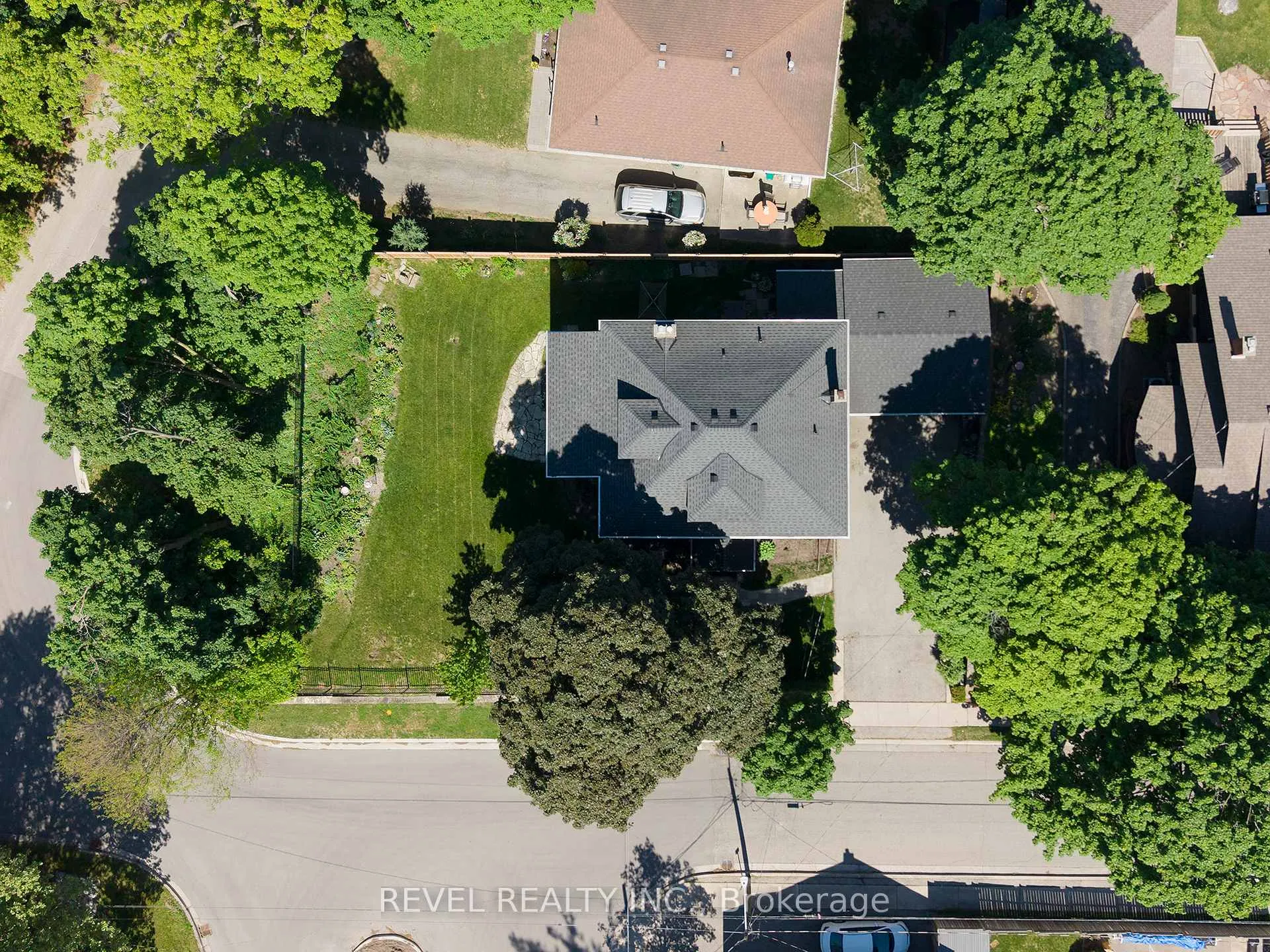 Photo 39 of 8 Abigail Avenue, Brantford — HOMEH