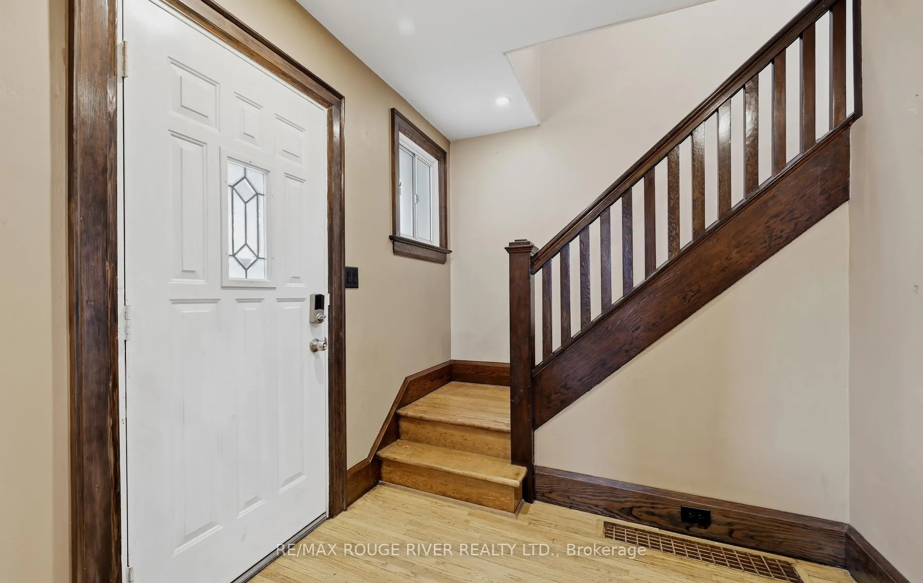 Photo 5 of 338 Jarvis Street, Oshawa, O'Neill — HOMEH