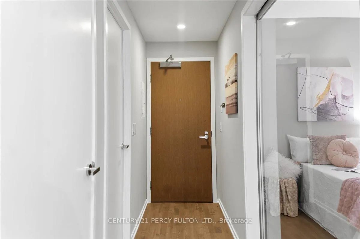 Photo 4 of Unit #313, 1 Bloor Street E, Toronto, Church-Yonge Corridor — HOMEH
